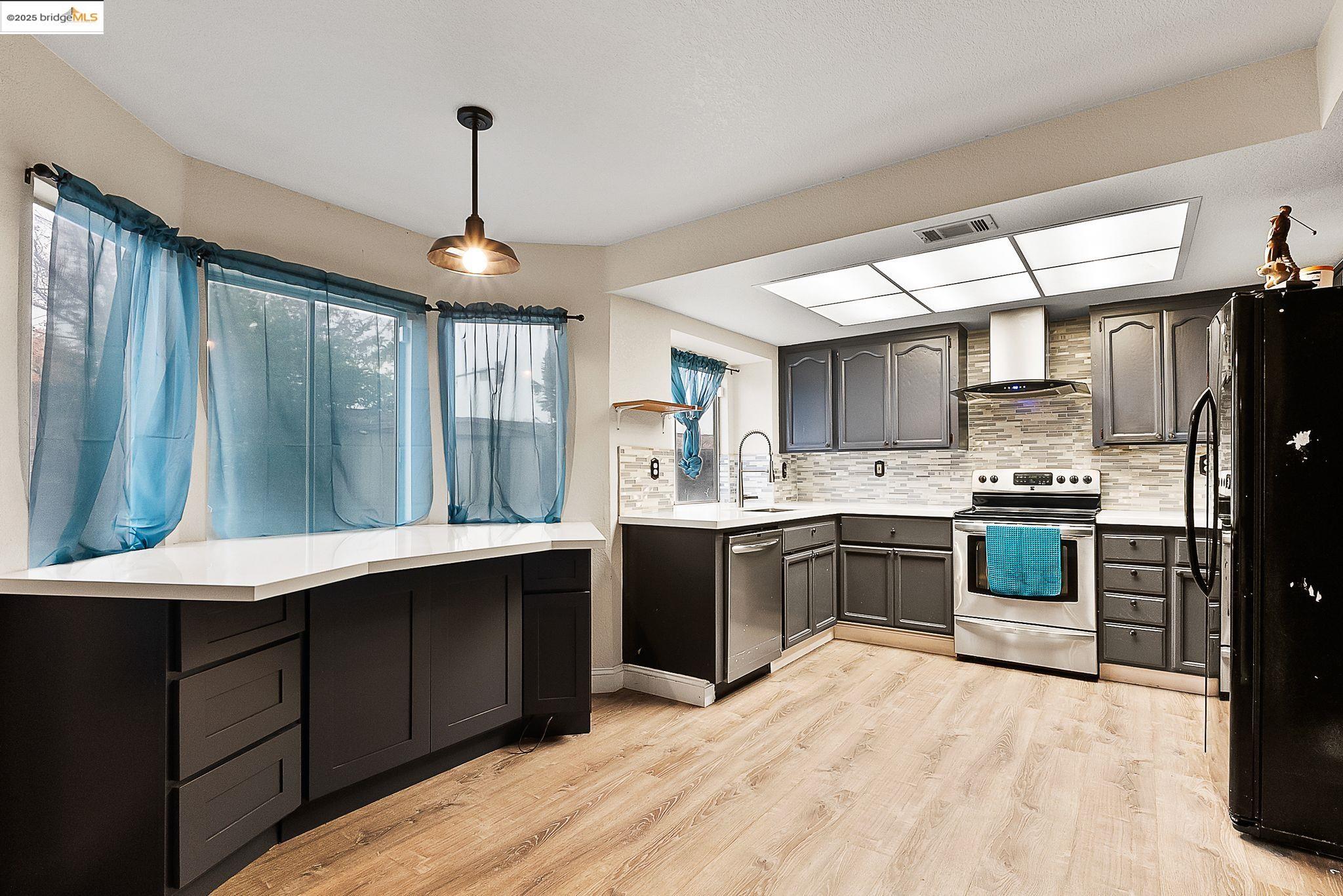 Detail Gallery Image 11 of 35 For 1974 Paradise Valley Ct, Tracy,  CA 95376 - 3 Beds | 2/1 Baths