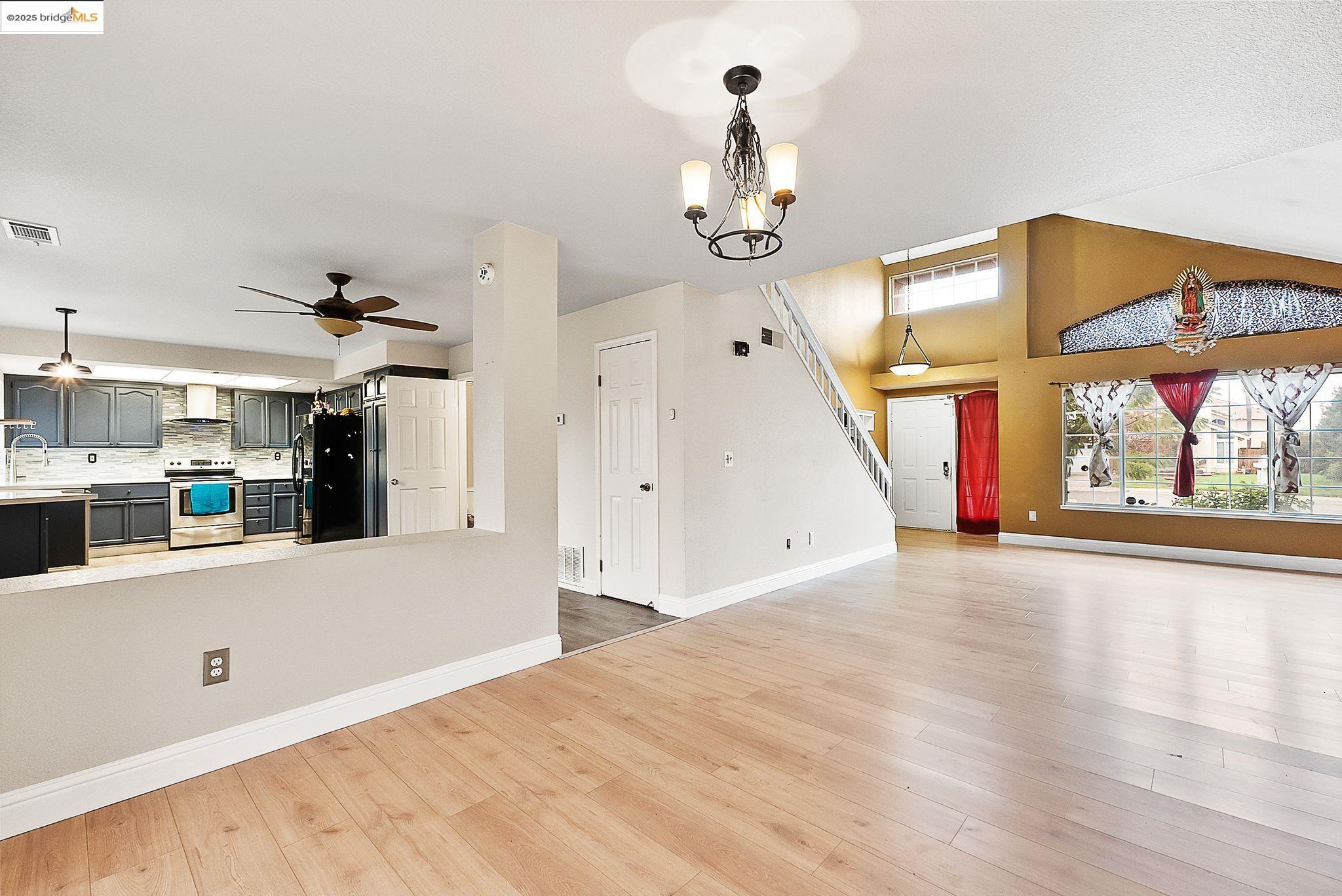 Detail Gallery Image 7 of 35 For 1974 Paradise Valley Ct, Tracy,  CA 95376 - 3 Beds | 2/1 Baths