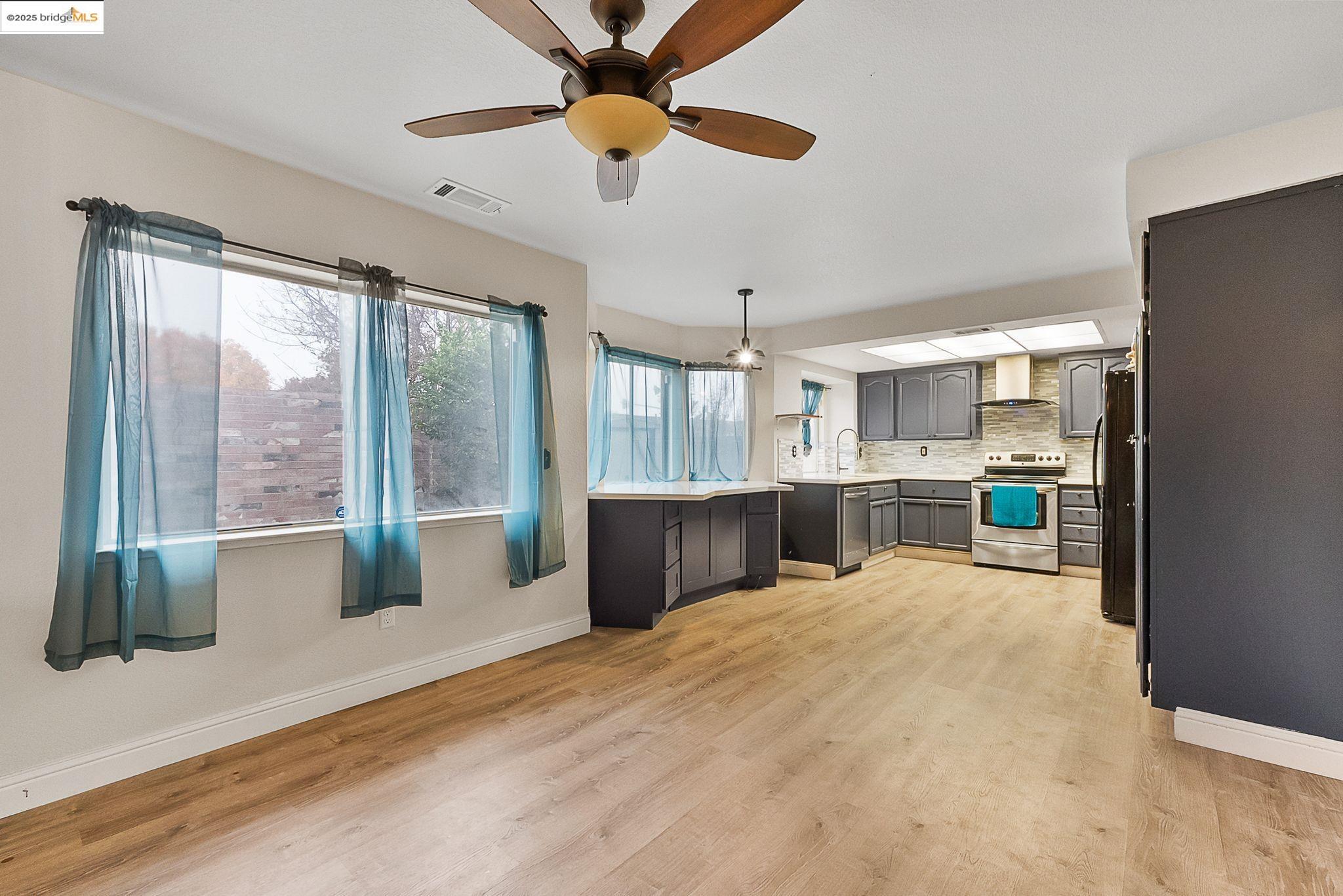 Detail Gallery Image 9 of 35 For 1974 Paradise Valley Ct, Tracy,  CA 95376 - 3 Beds | 2/1 Baths