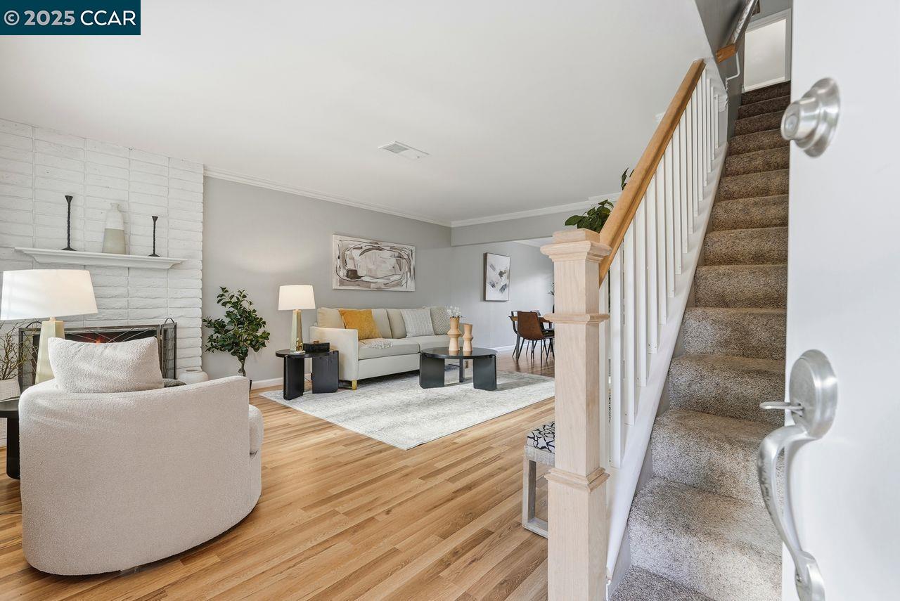 Photo #2: 41117611 Listing: Photo #2