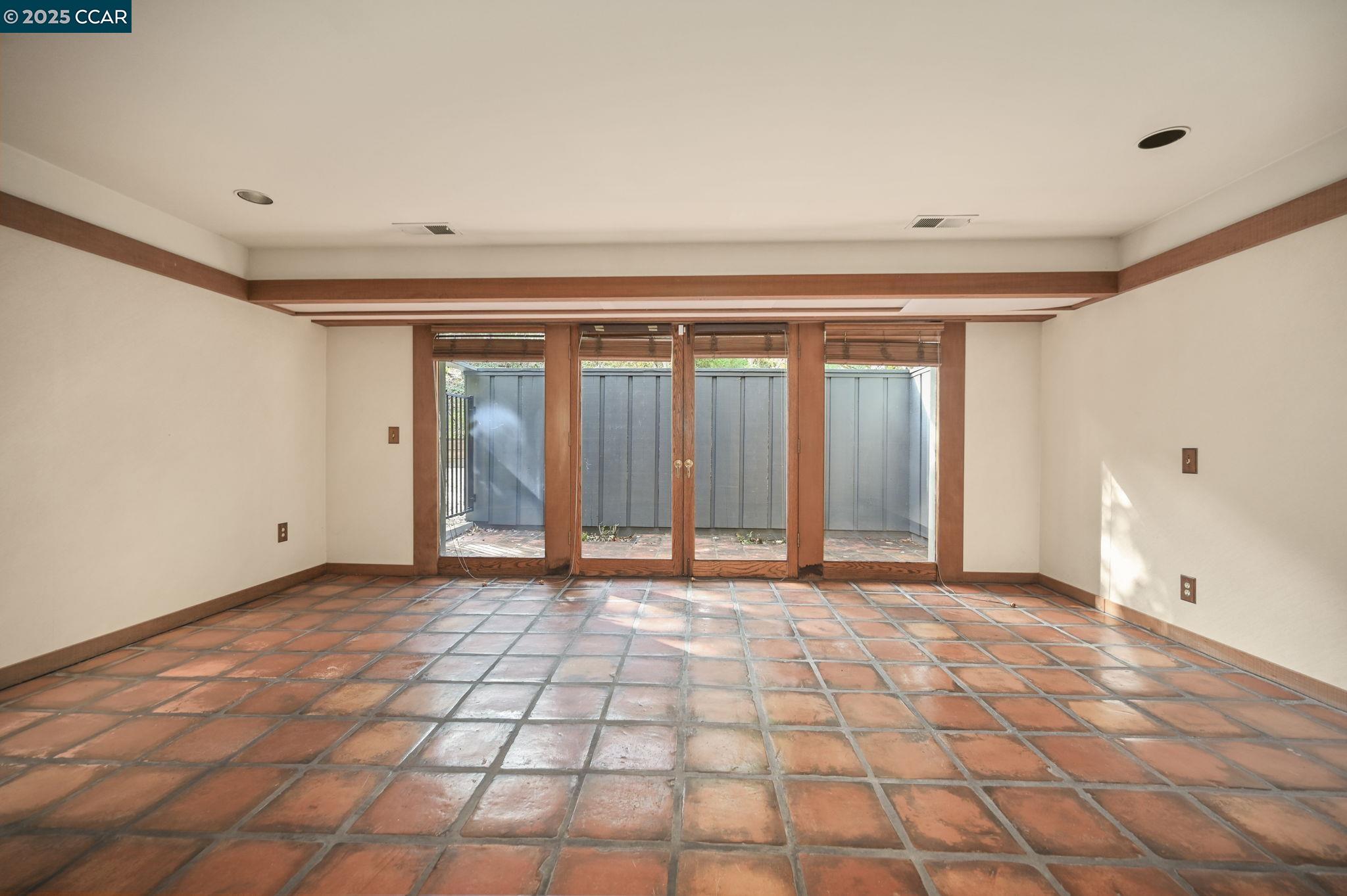 Detail Gallery Image 14 of 42 For 230 Moraga Way, Orinda,  CA 94563-3837 - 3 Beds | 3 Baths