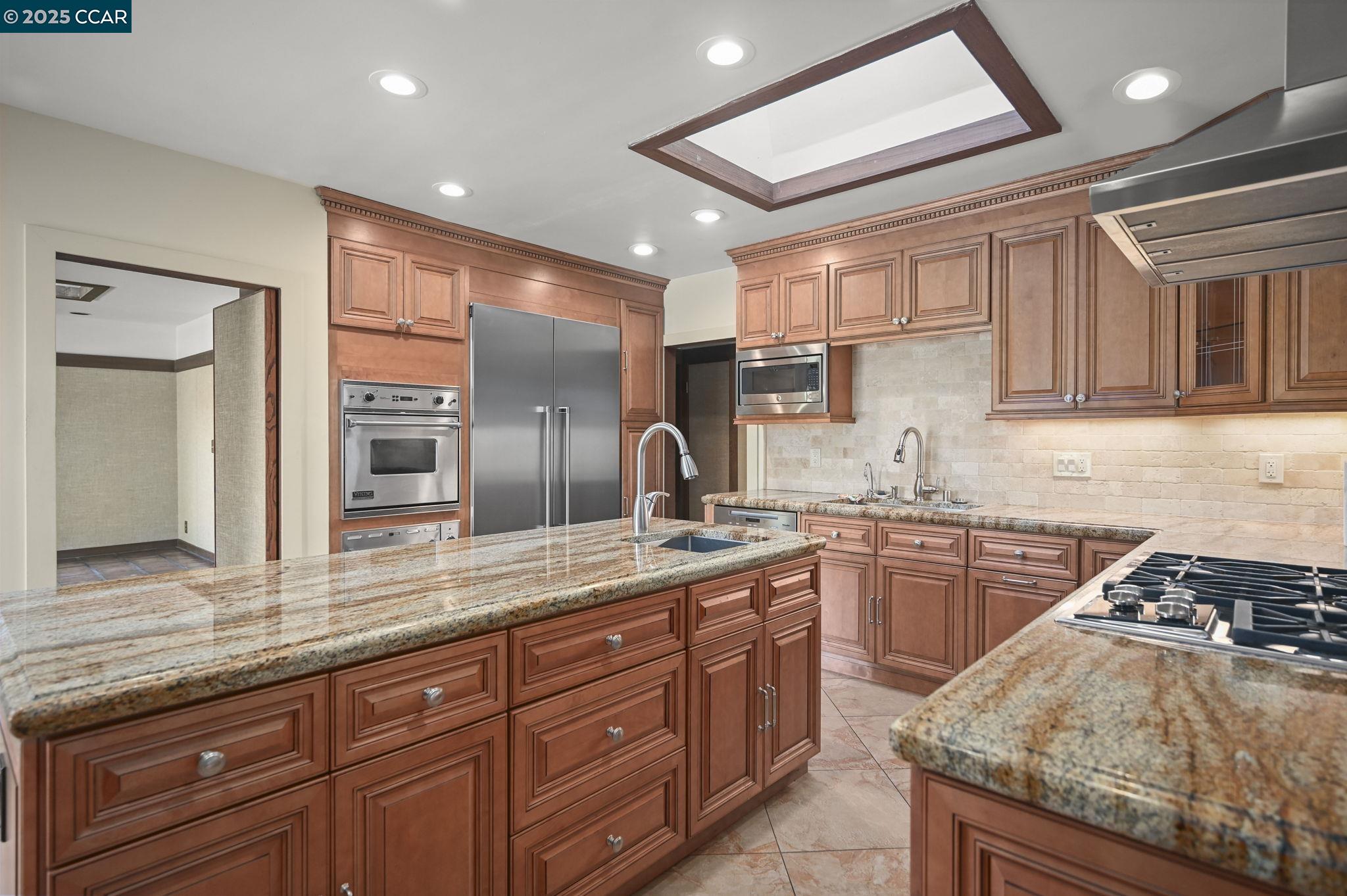 Detail Gallery Image 15 of 42 For 230 Moraga Way, Orinda,  CA 94563-3837 - 3 Beds | 3 Baths