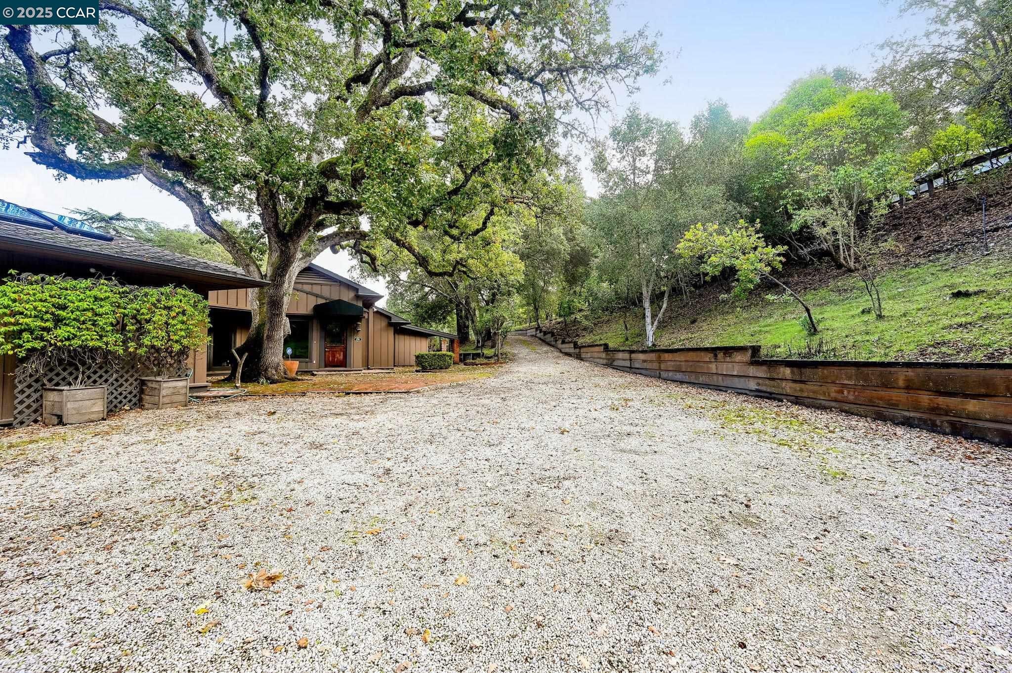 Detail Gallery Image 3 of 42 For 230 Moraga Way, Orinda,  CA 94563-3837 - 3 Beds | 3 Baths