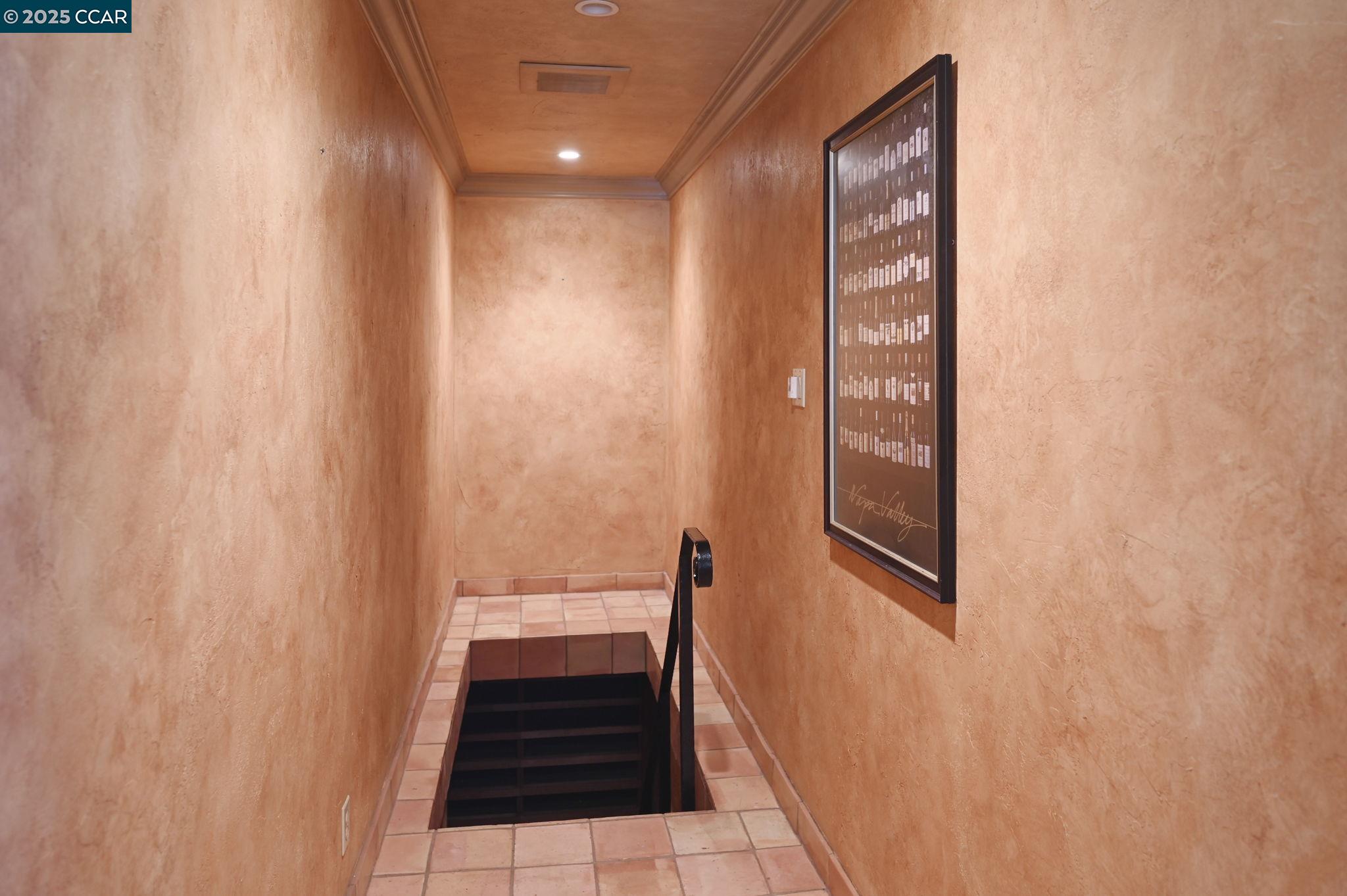 Detail Gallery Image 10 of 42 For 230 Moraga Way, Orinda,  CA 94563-3837 - 3 Beds | 3 Baths