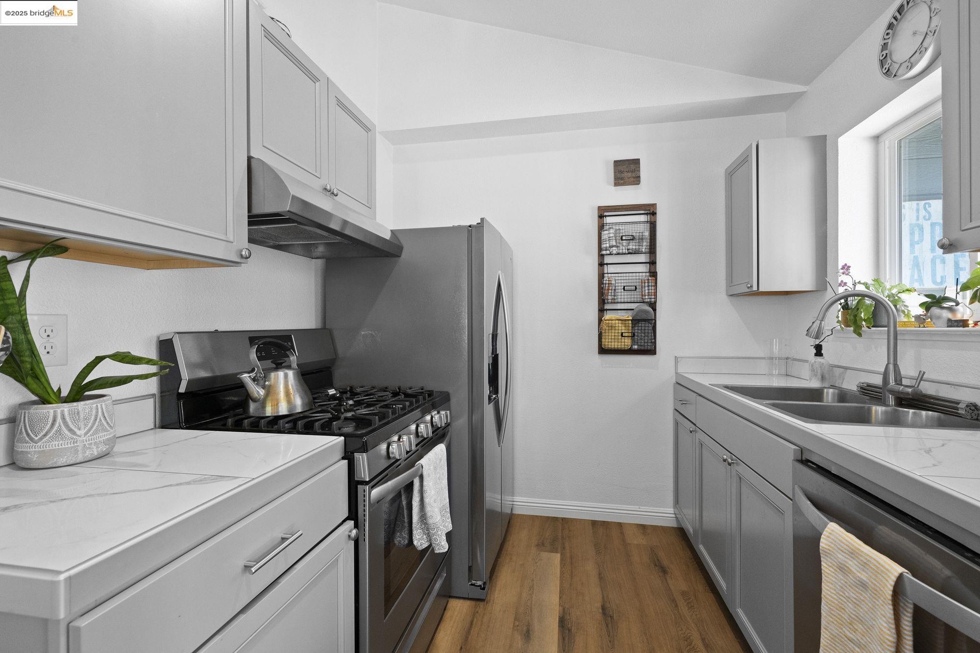 Front Image Thumbnail for EB41117729