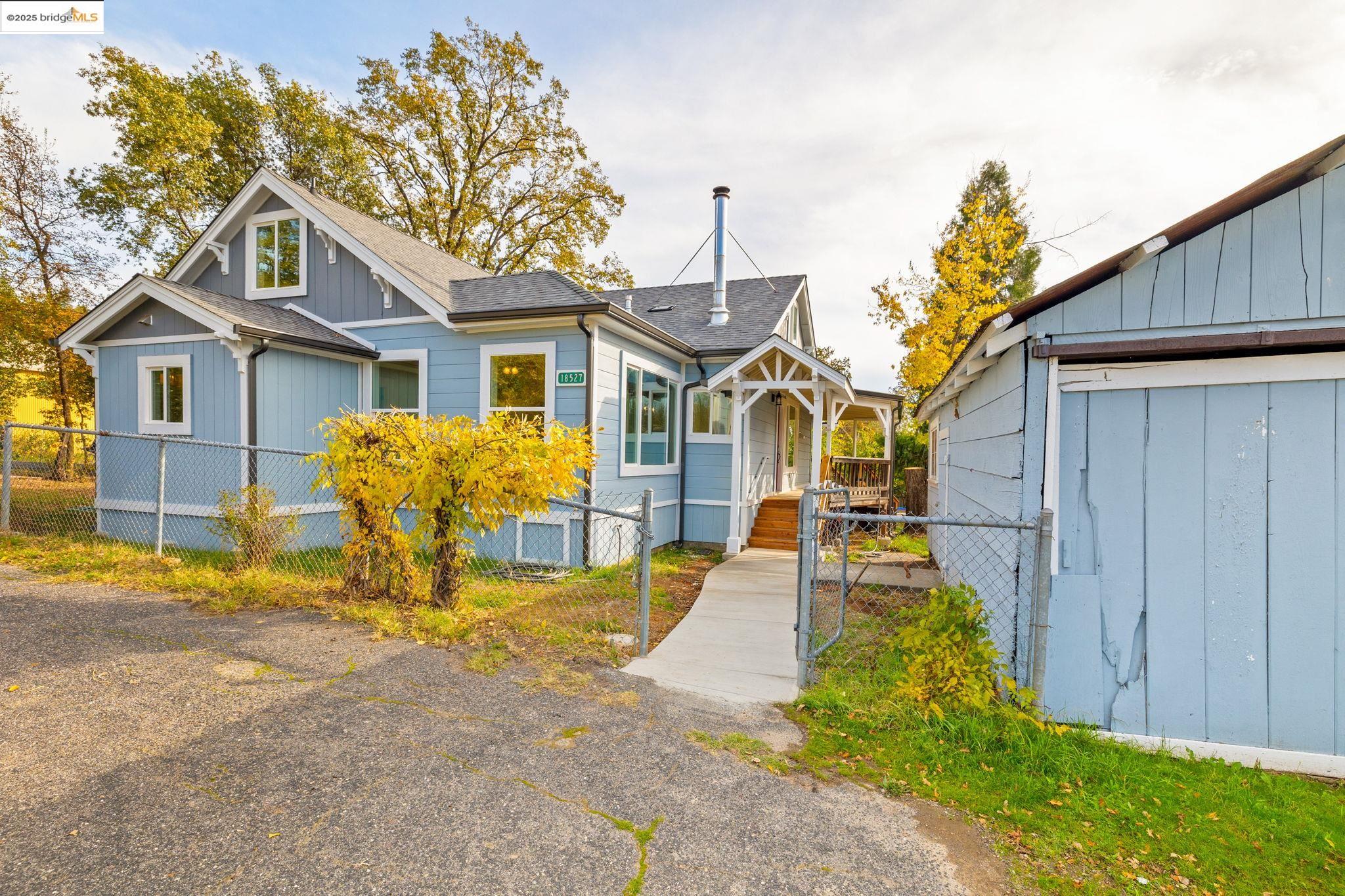 Detail Gallery Image 2 of 32 For 18527 Crocker, Tuolumne,  CA 95379 - 4 Beds | 2 Baths