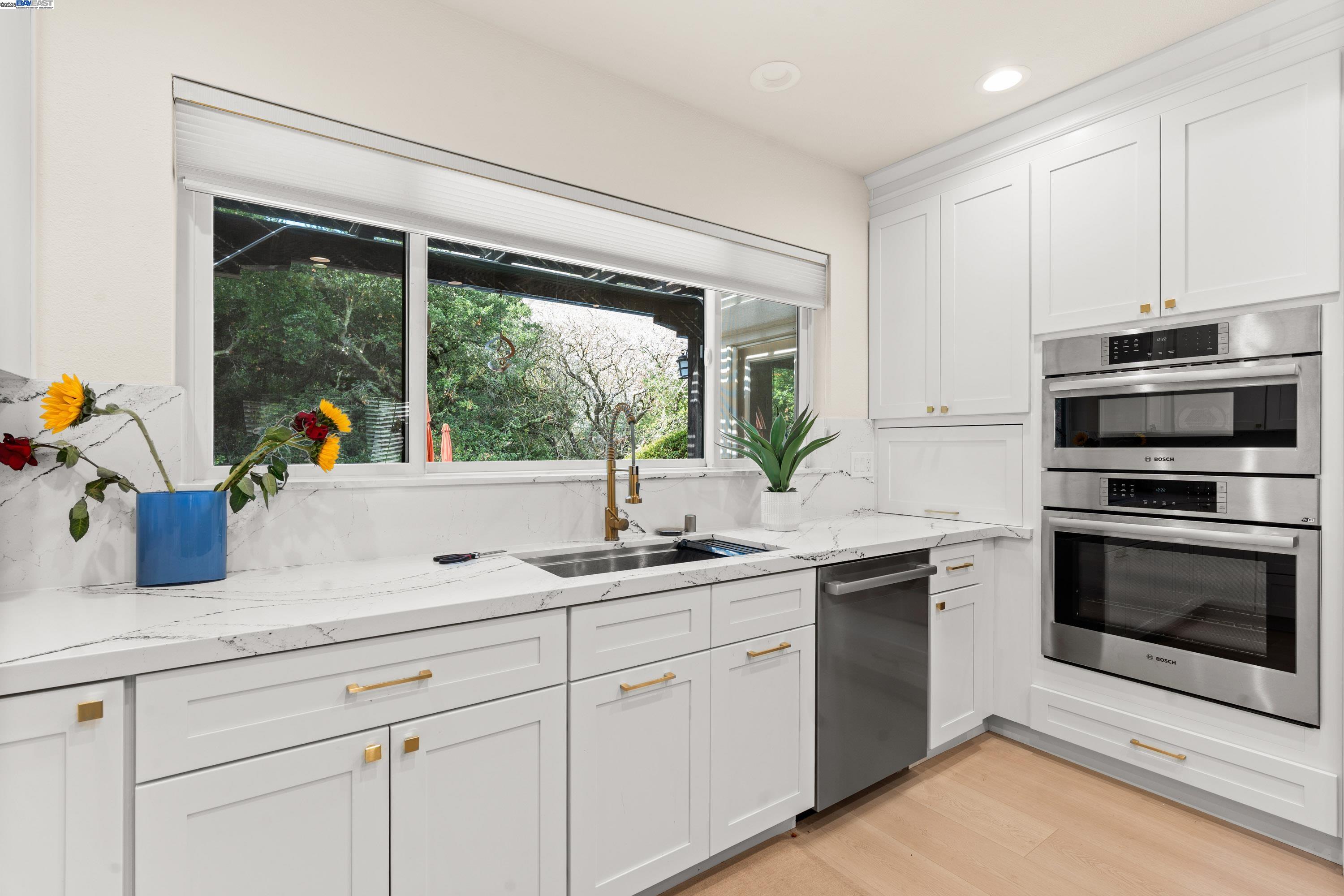 Detail Gallery Image 13 of 41 For 3146 Blackhawk Meadow Dr, Danville,  CA 94506 - 5 Beds | 4 Baths