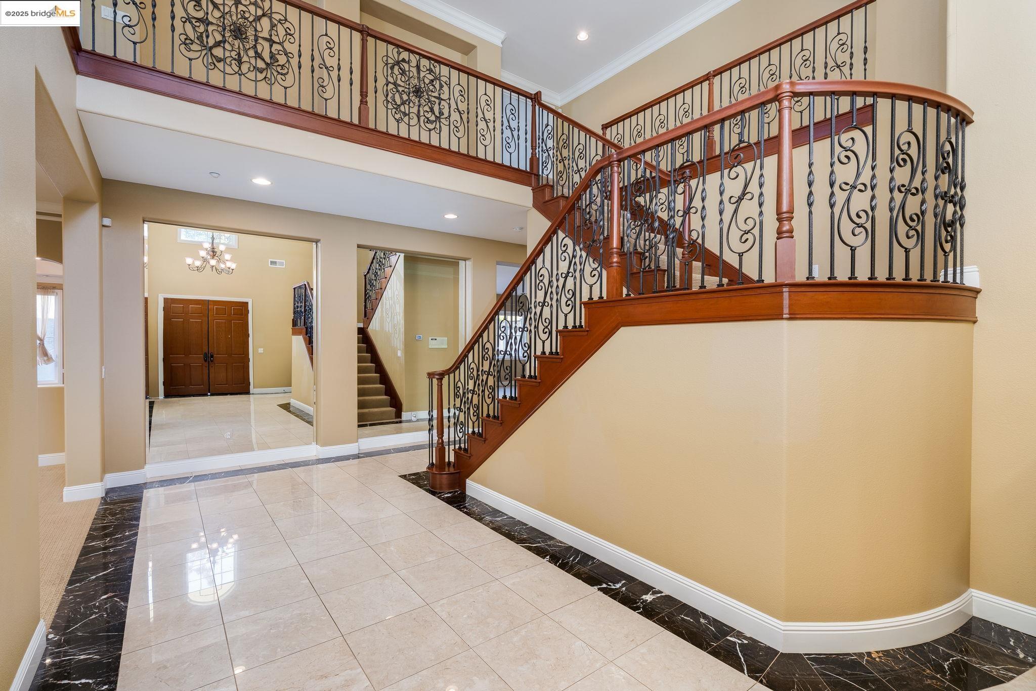 Detail Gallery Image 3 of 46 For 30 Arundel Dr, Hayward,  CA 94542 - 4 Beds | 4 Baths