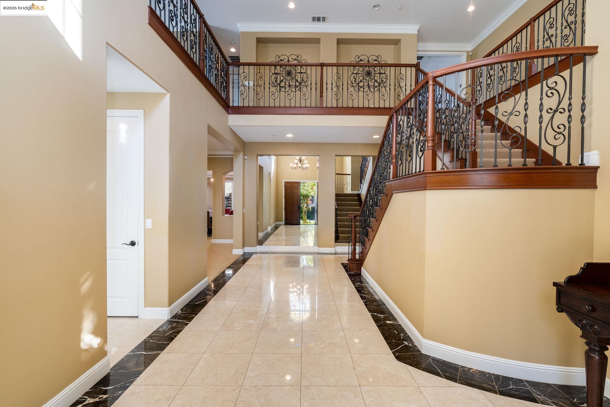 Detail Gallery Image 5 of 46 For 30 Arundel Dr, Hayward,  CA 94542 - 4 Beds | 4 Baths