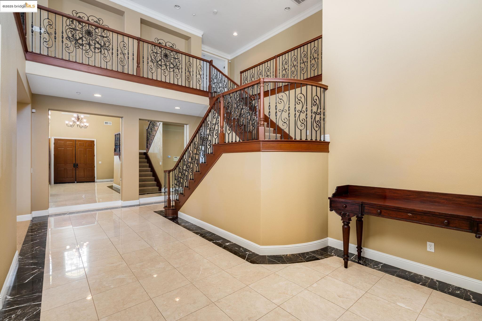 Detail Gallery Image 8 of 46 For 30 Arundel Dr, Hayward,  CA 94542 - 4 Beds | 4 Baths