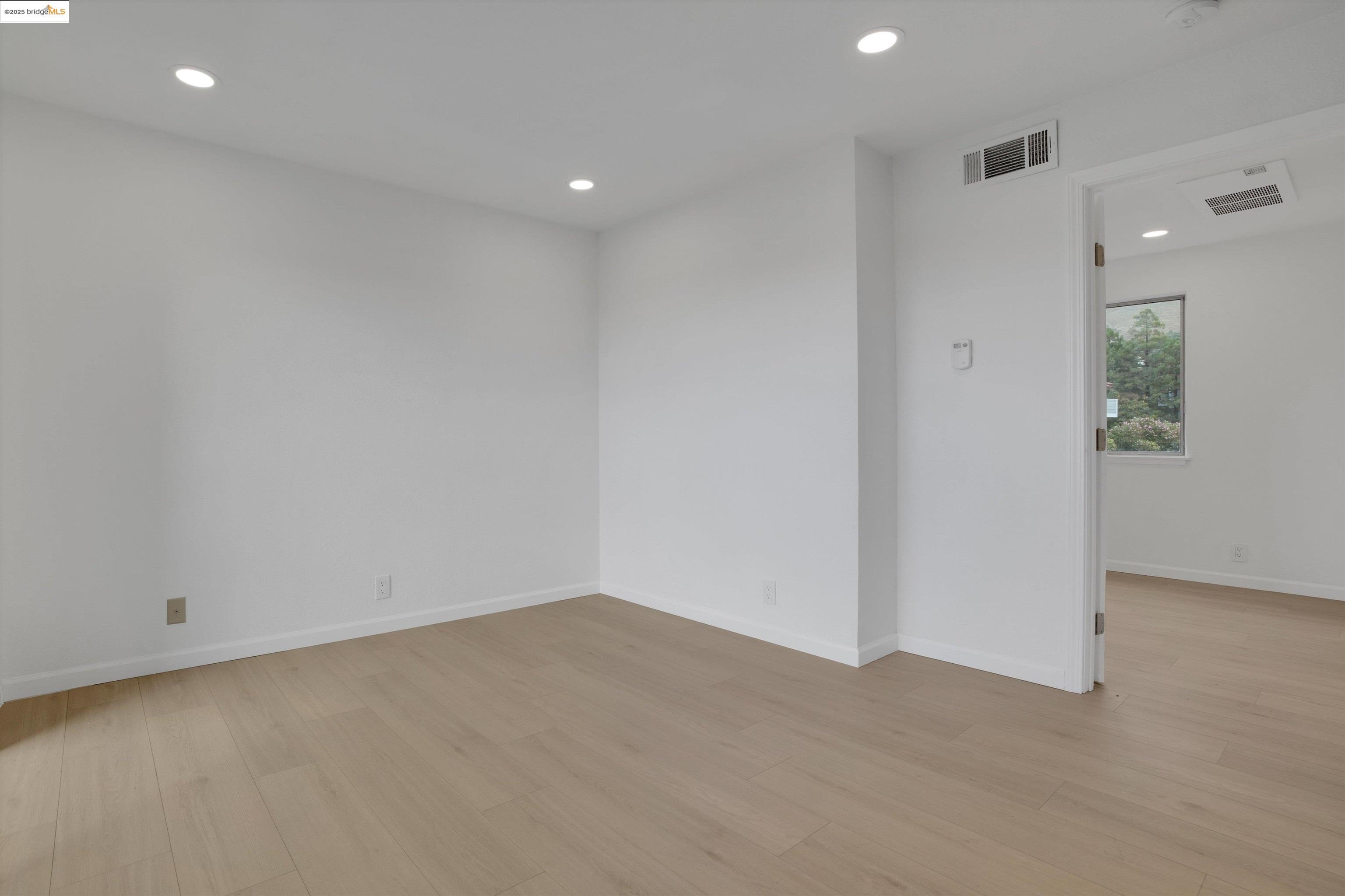 Photo #12: 41117836 Listing: Photo #12