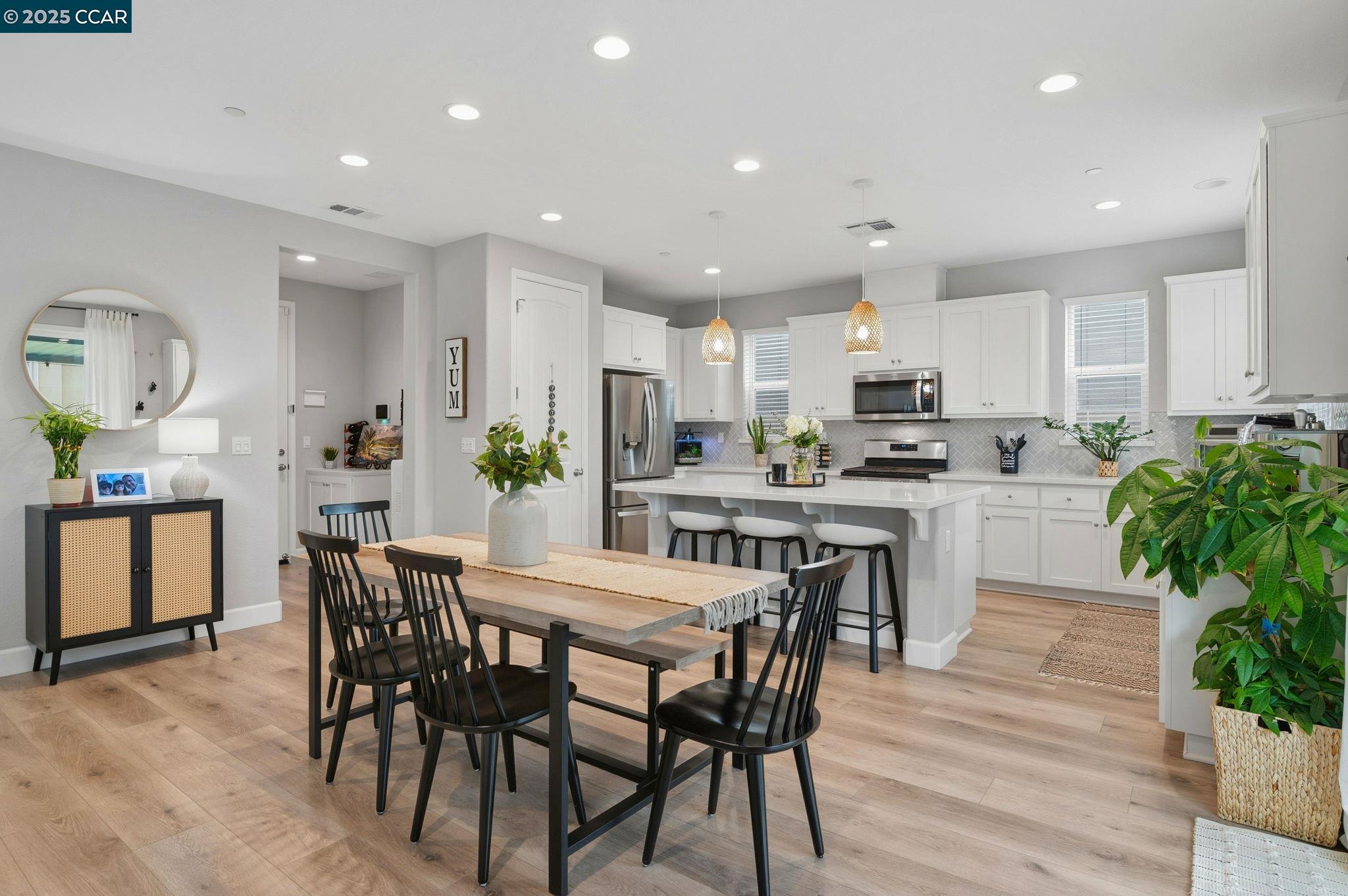 Detail Gallery Image 3 of 34 For 5227 Waterleaf Ln, Fairfield,  CA 94534 - 4 Beds | 2/1 Baths