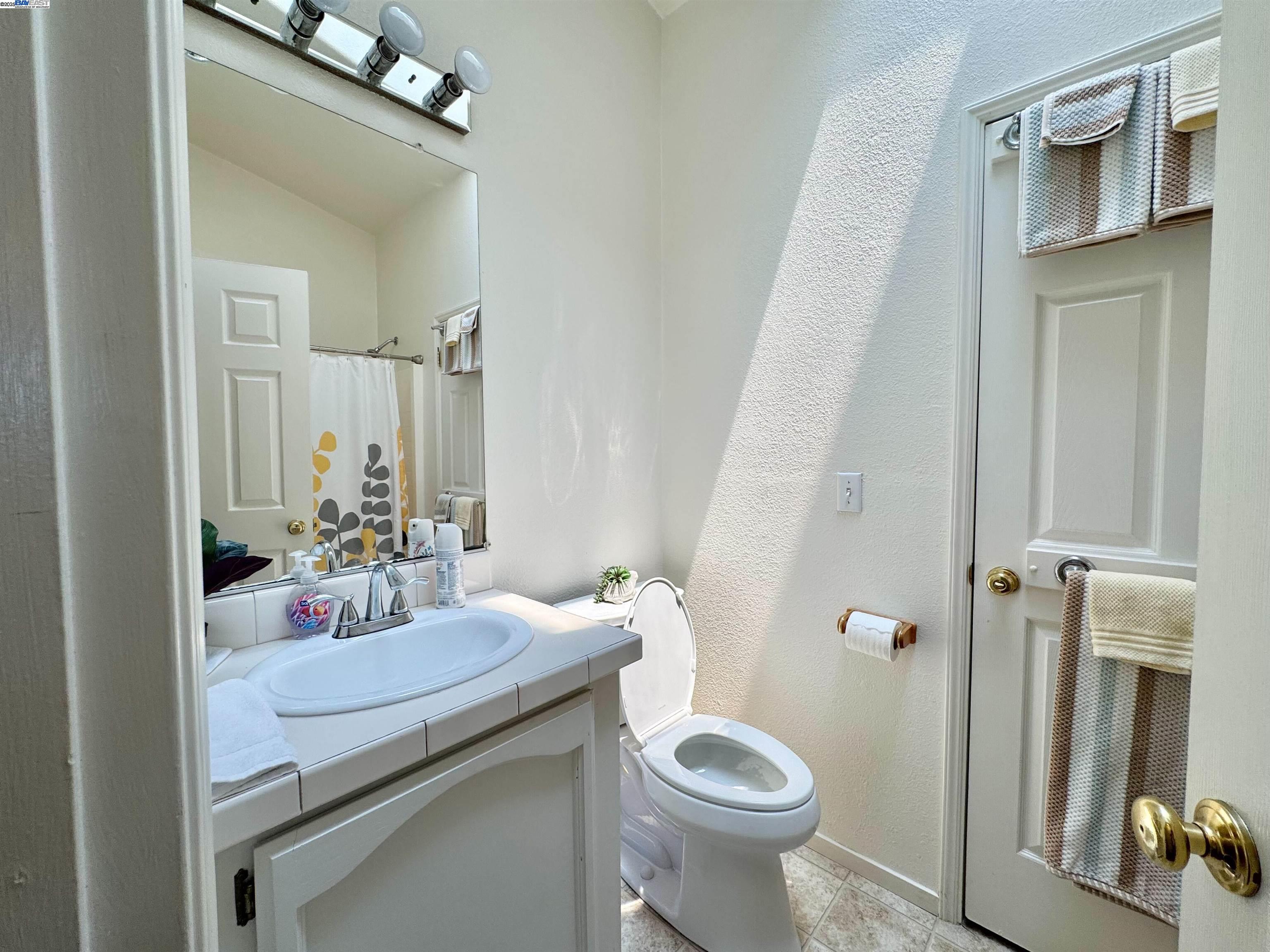 Detail Gallery Image 10 of 11 For 1220 Tasman Dr #39,  Sunnyvale,  CA 94089 - 3 Beds | 2 Baths