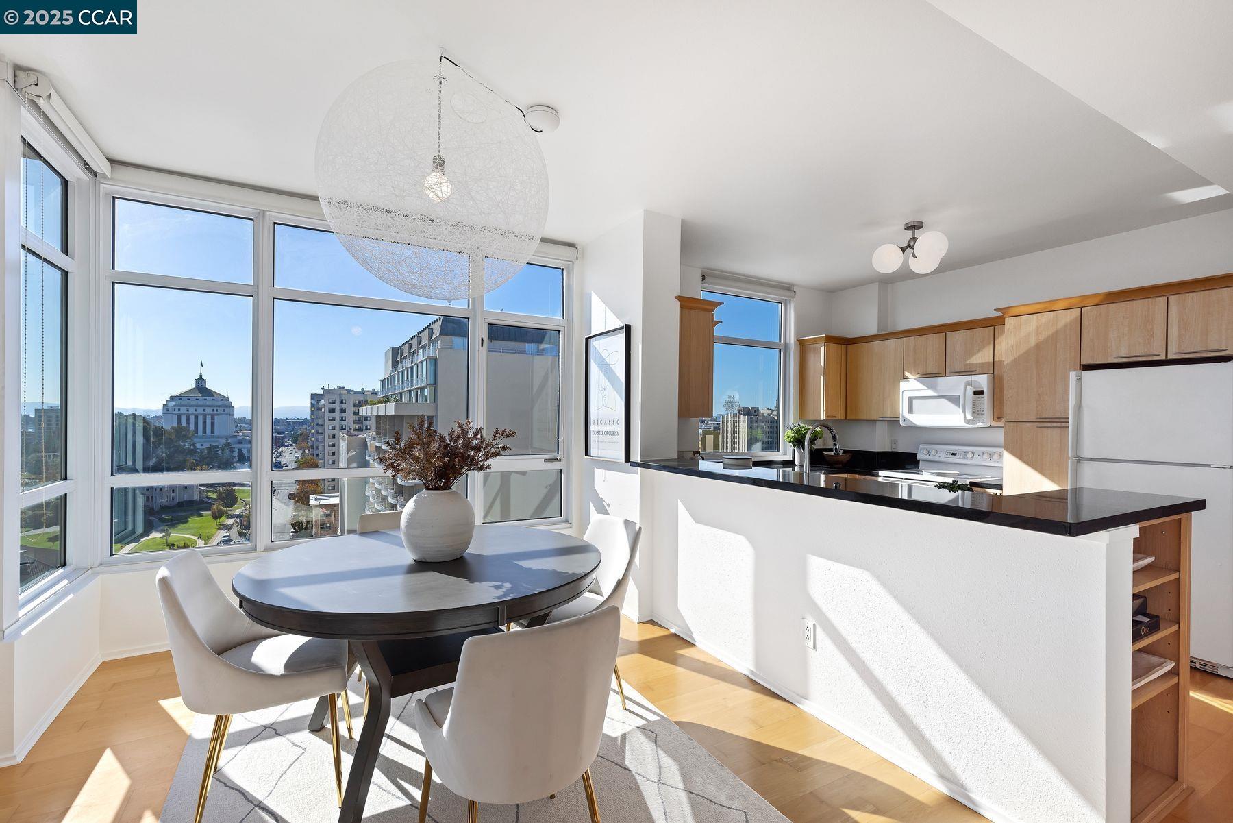 Detail Gallery Image 11 of 35 For 1 Lakeside Dr #1404,  Oakland,  CA 94612 - 2 Beds | 2 Baths