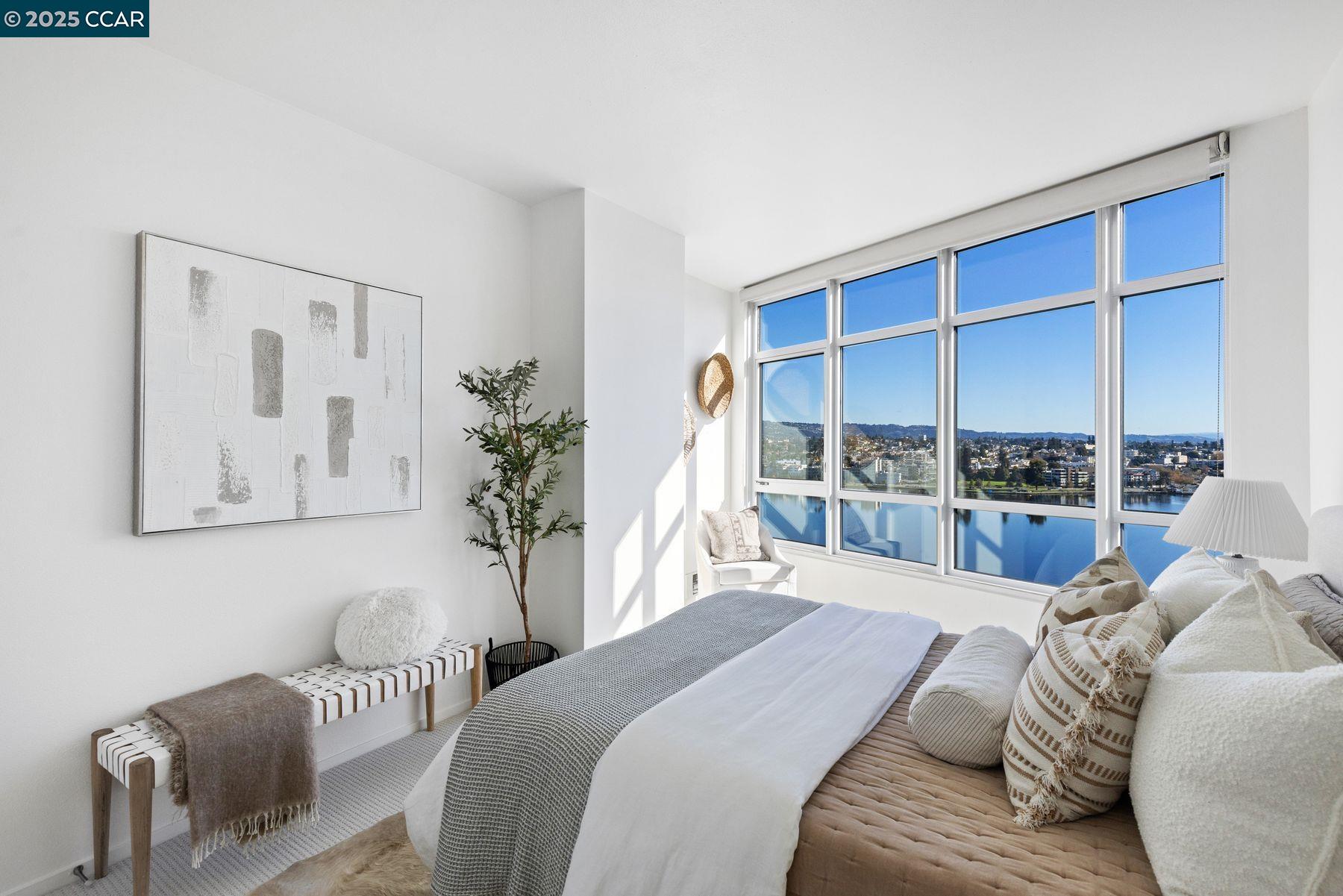 Detail Gallery Image 17 of 35 For 1 Lakeside Dr #1404,  Oakland,  CA 94612 - 2 Beds | 2 Baths