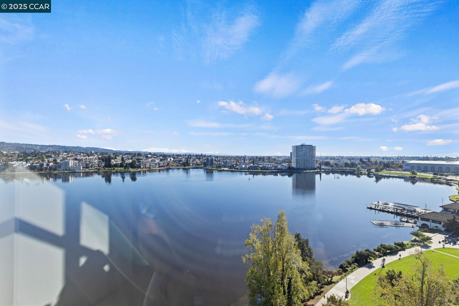 Detail Gallery Image 18 of 35 For 1 Lakeside Dr #1404,  Oakland,  CA 94612 - 2 Beds | 2 Baths