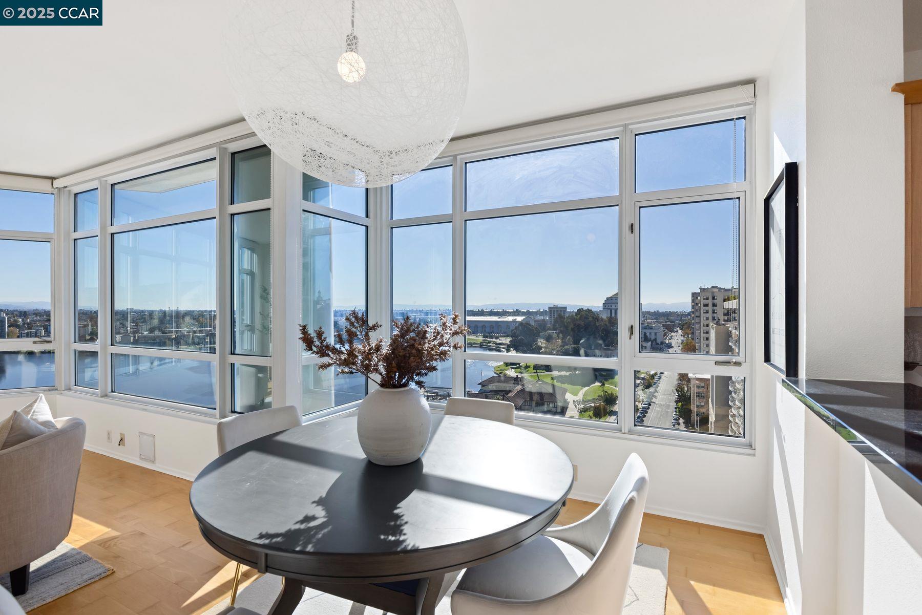 Detail Gallery Image 10 of 35 For 1 Lakeside Dr #1404,  Oakland,  CA 94612 - 2 Beds | 2 Baths