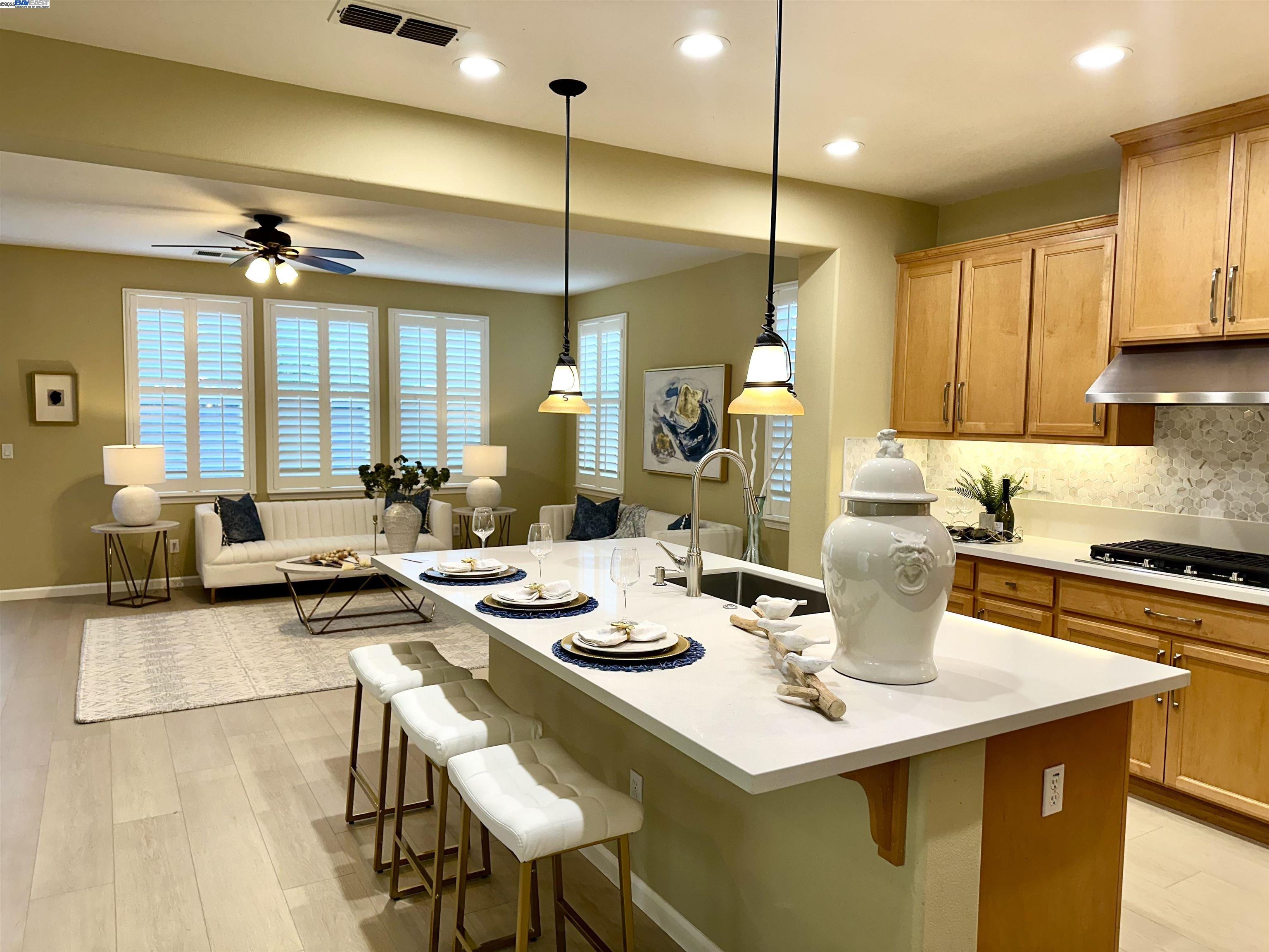 Detail Gallery Image 4 of 49 For 372 S Caballo Street, Mountain House,  CA 95391 - 5 Beds | 3 Baths