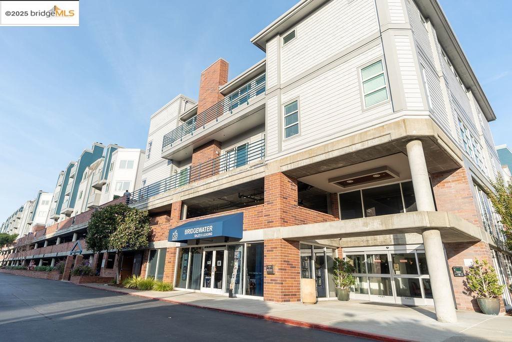 Detail Gallery Image 2 of 41 For 6400 Christie Ave #3213,  Emeryville,  CA 94608 - 2 Beds | 2 Baths