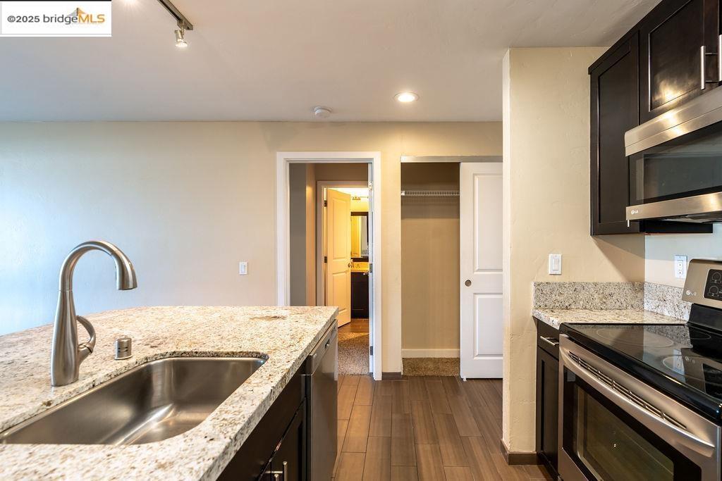 Detail Gallery Image 6 of 41 For 6400 Christie Ave #3213,  Emeryville,  CA 94608 - 2 Beds | 2 Baths