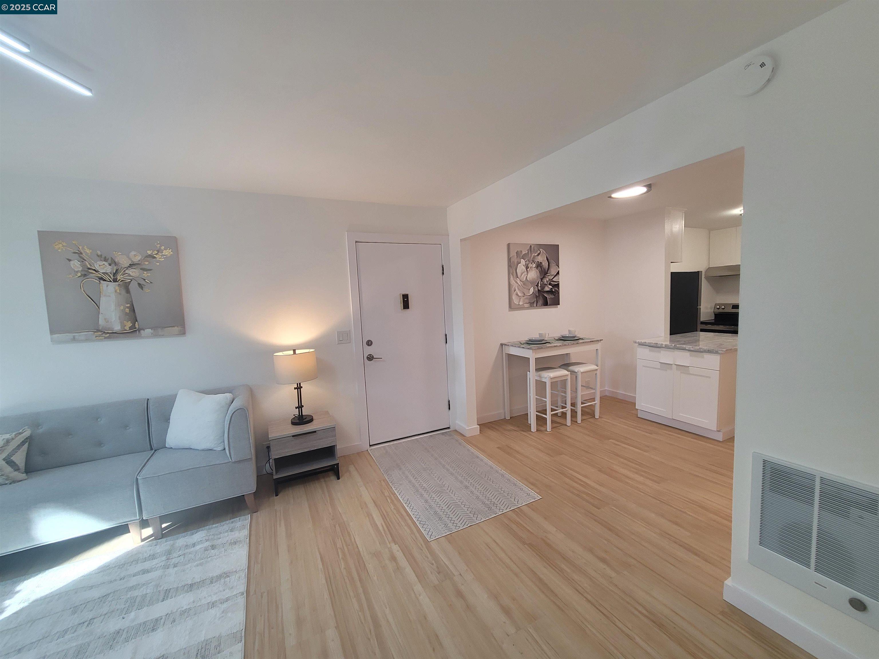 Photo #8: 41118467 Listing: Photo #8