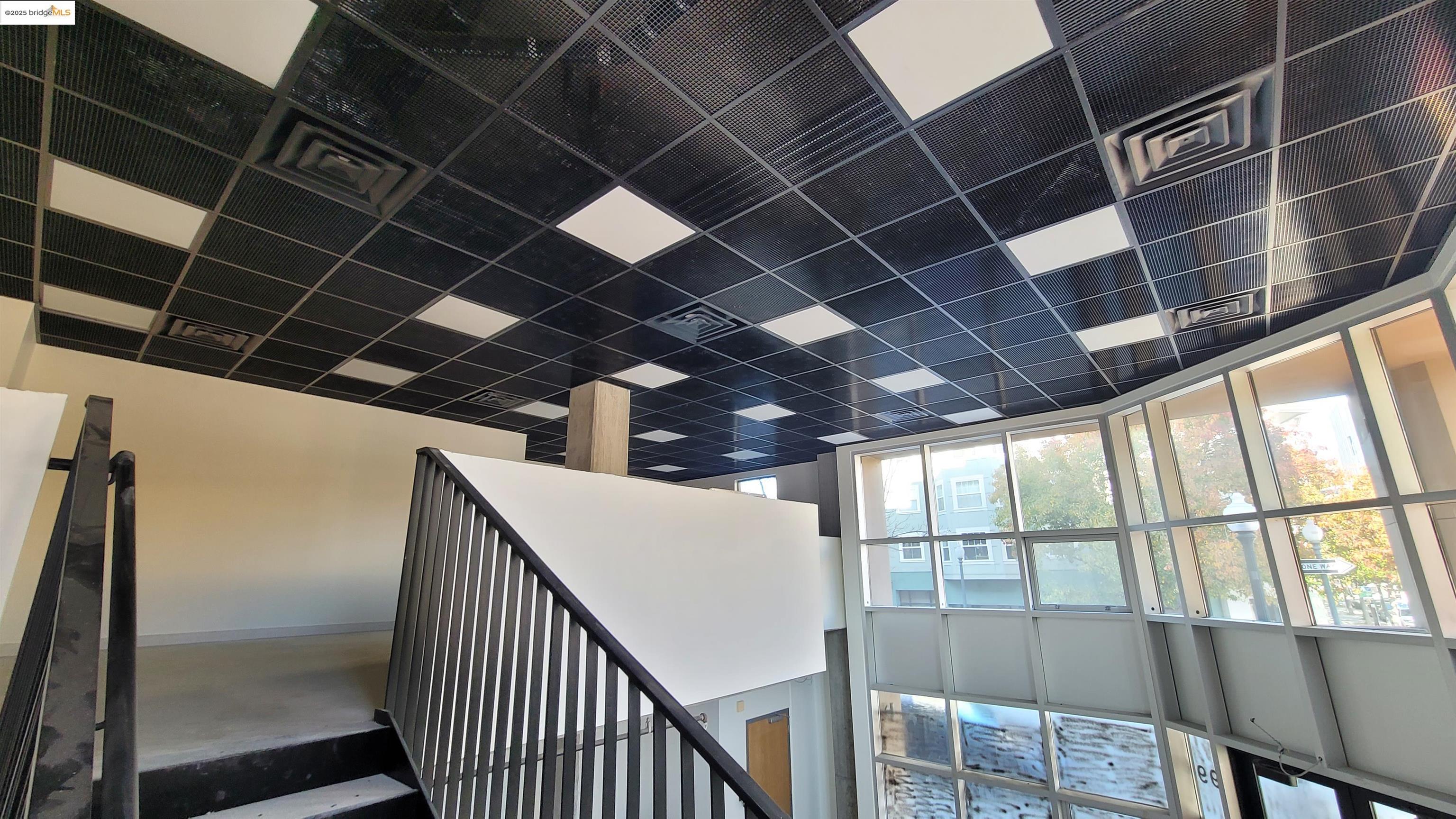 Detail Gallery Image 13 of 21 For 899 Clay St, Oakland,  CA 94607 - – Beds | – Baths