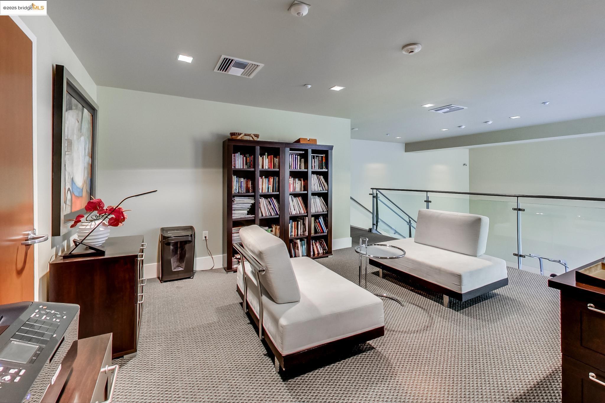 Detail Gallery Image 14 of 20 For 899 Clay St, Oakland,  CA 94607 - – Beds | – Baths