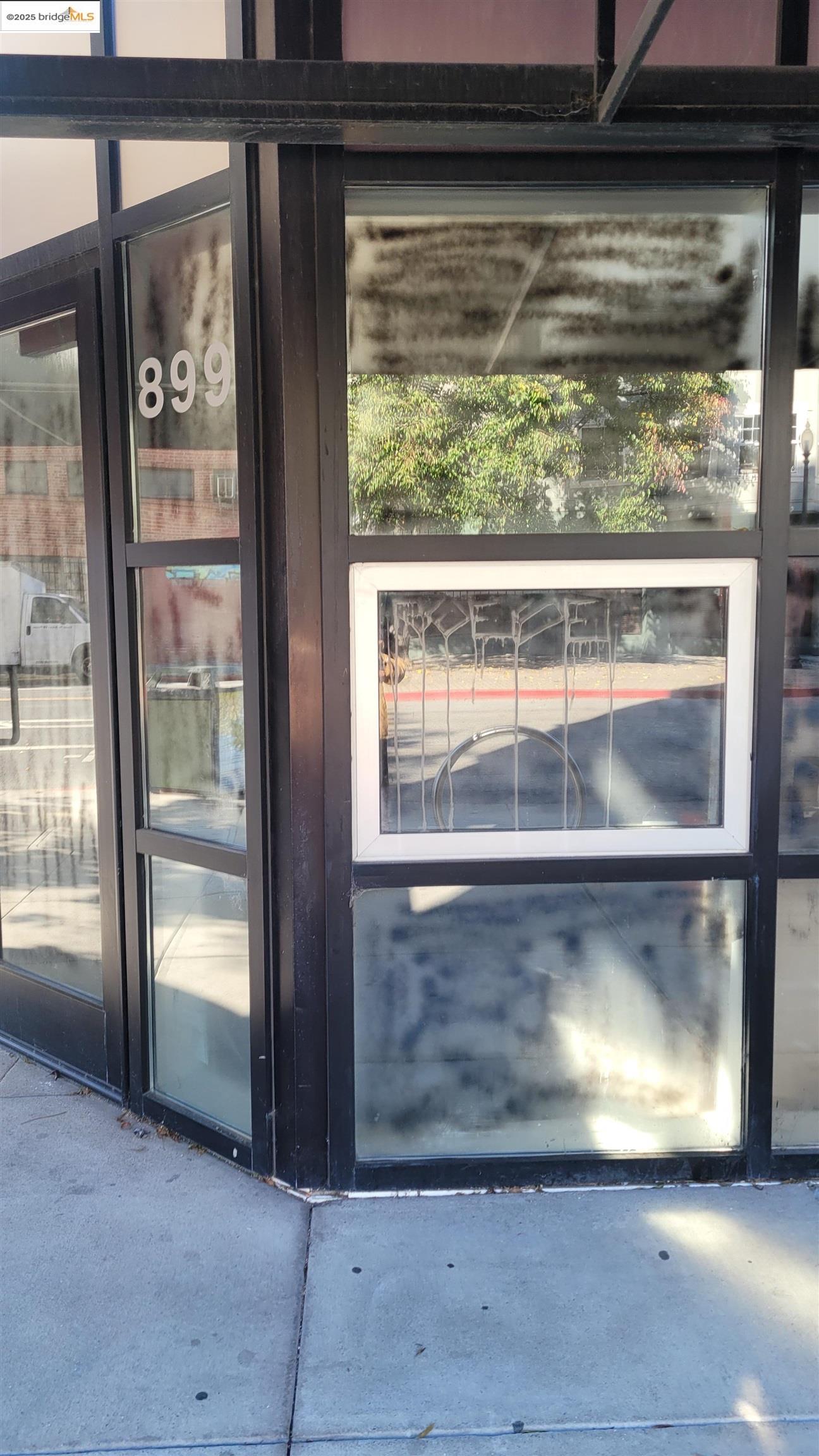 Detail Gallery Image 3 of 21 For 899 Clay St, Oakland,  CA 94607 - – Beds | – Baths