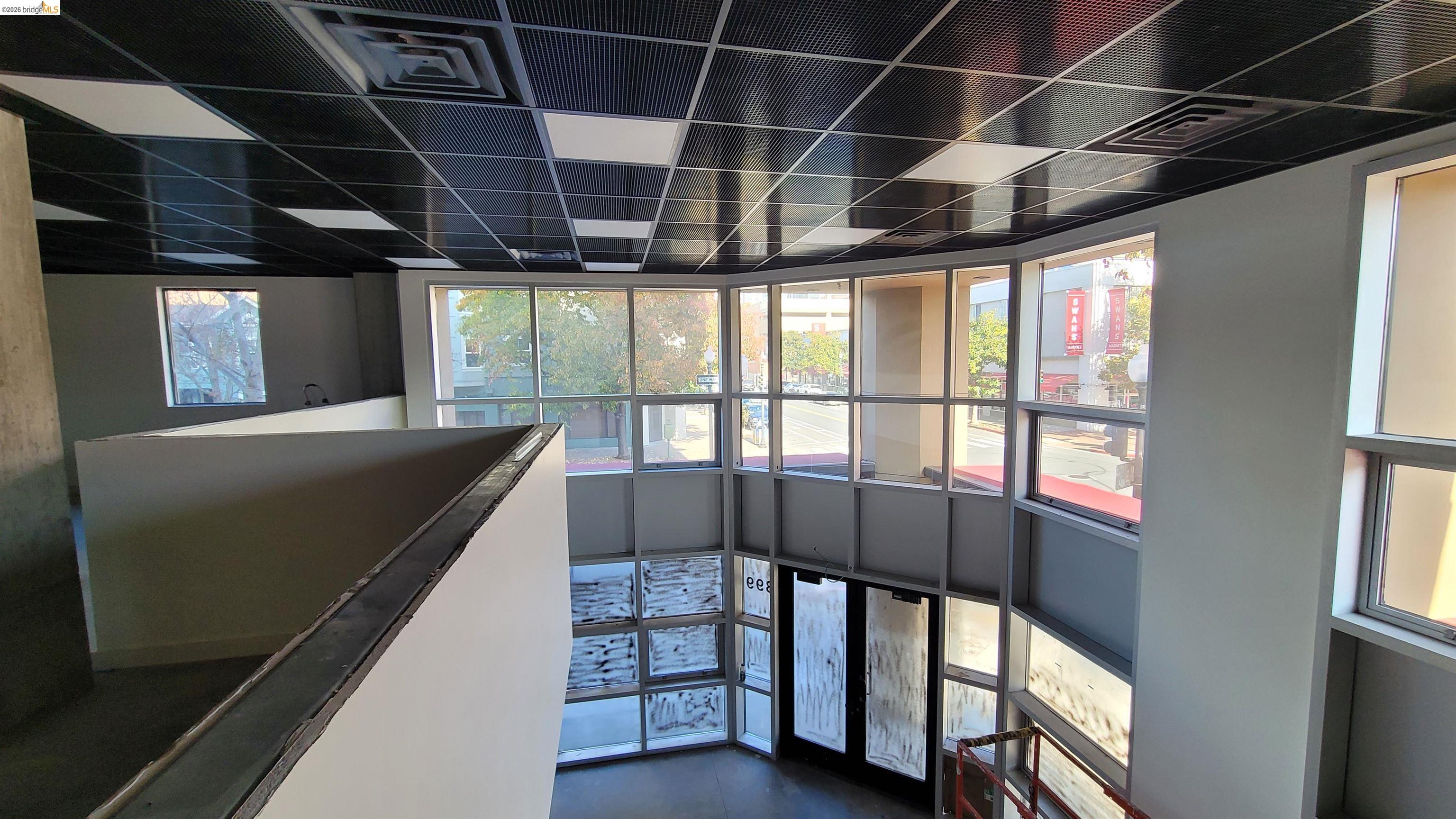 Detail Gallery Image 4 of 20 For 899 Clay St, Oakland,  CA 94607 - – Beds | – Baths