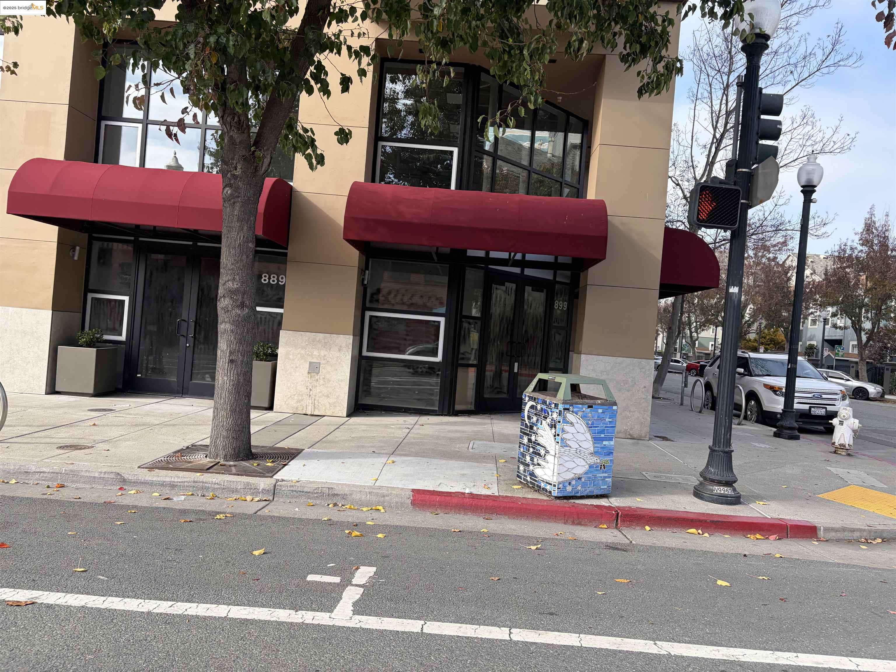 Detail Gallery Image 5 of 21 For 899 Clay St, Oakland,  CA 94607 - – Beds | – Baths