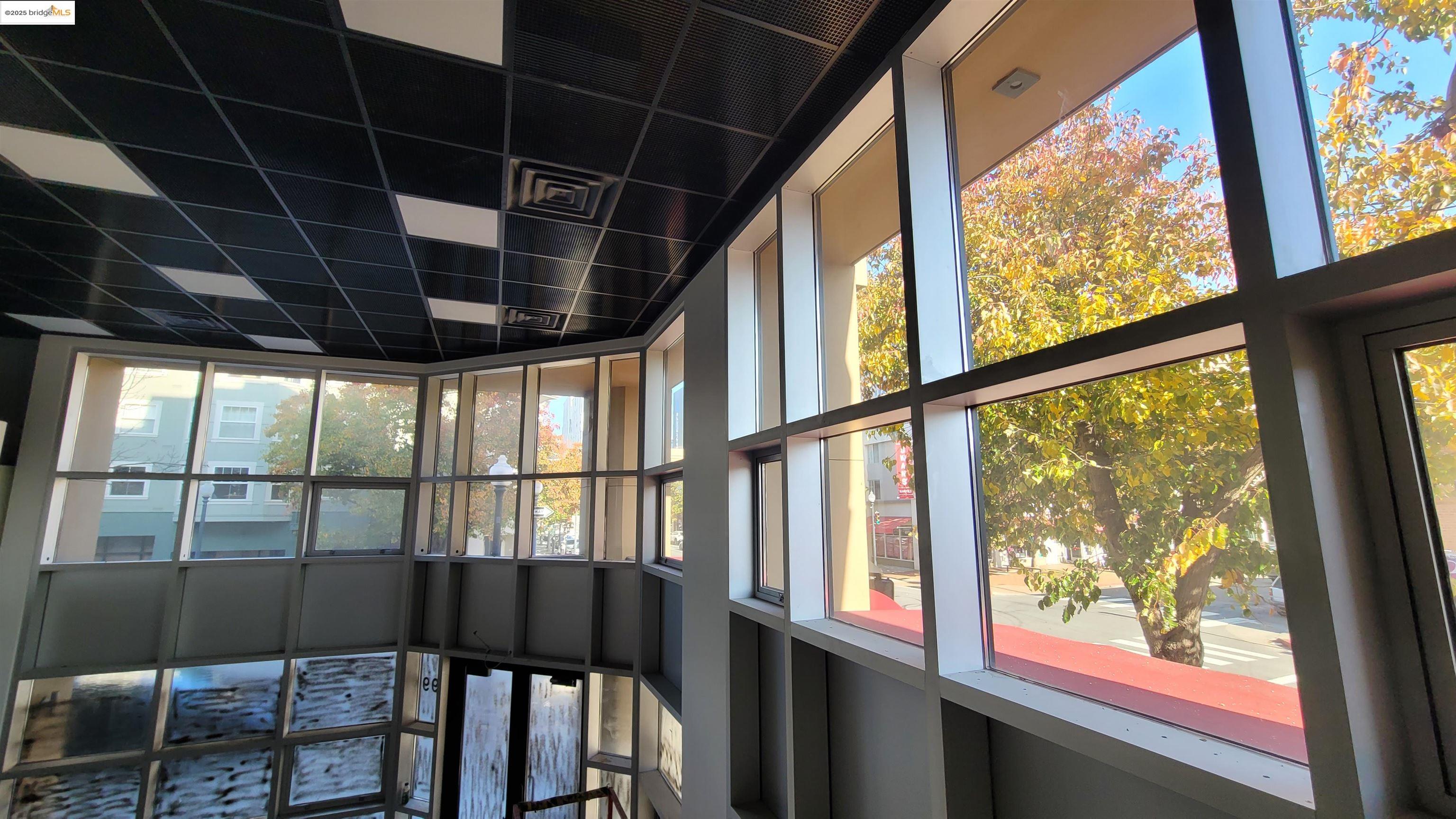 Detail Gallery Image 6 of 21 For 899 Clay St, Oakland,  CA 94607 - – Beds | – Baths