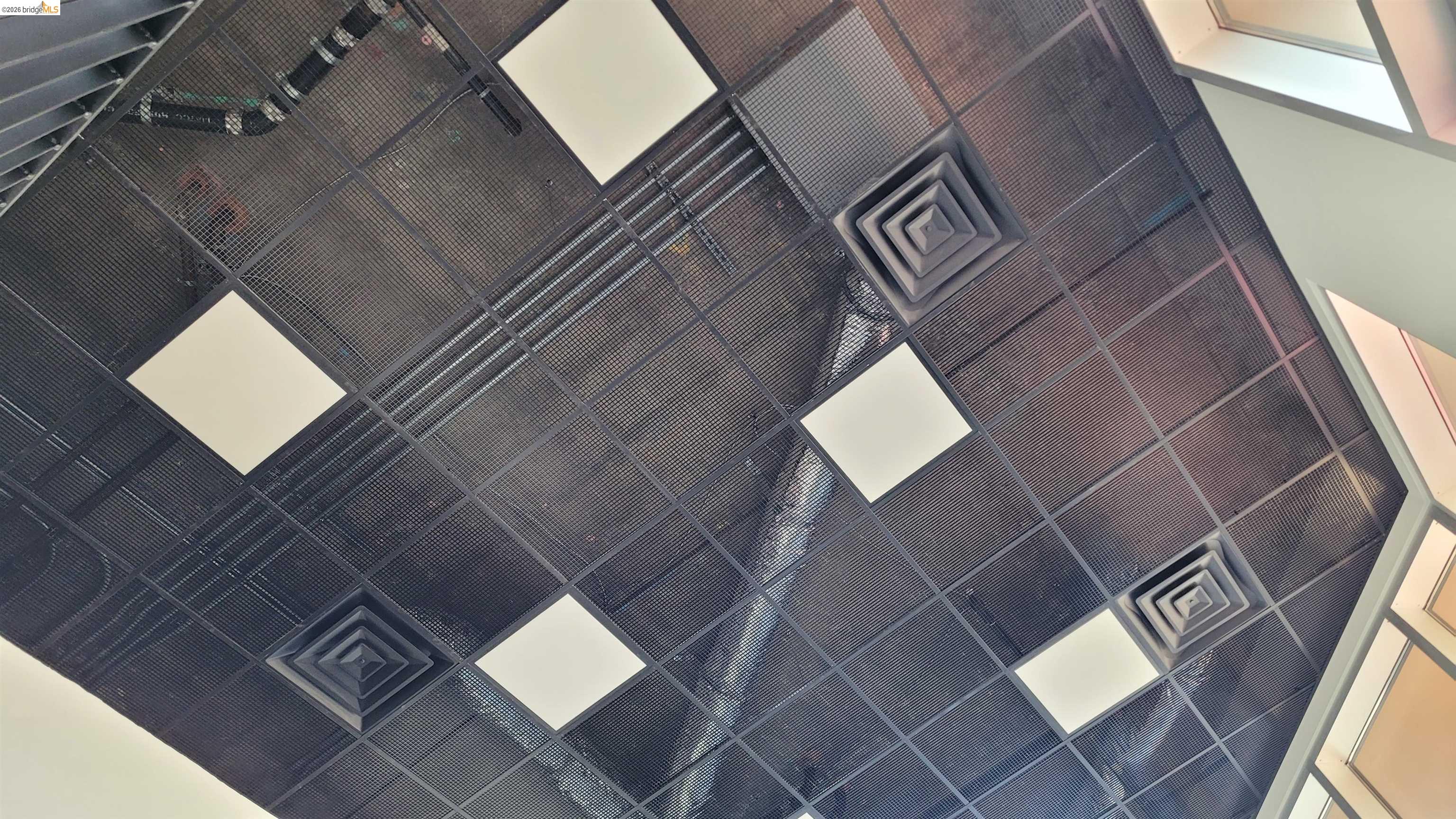 Detail Gallery Image 8 of 20 For 899 Clay St, Oakland,  CA 94607 - – Beds | – Baths