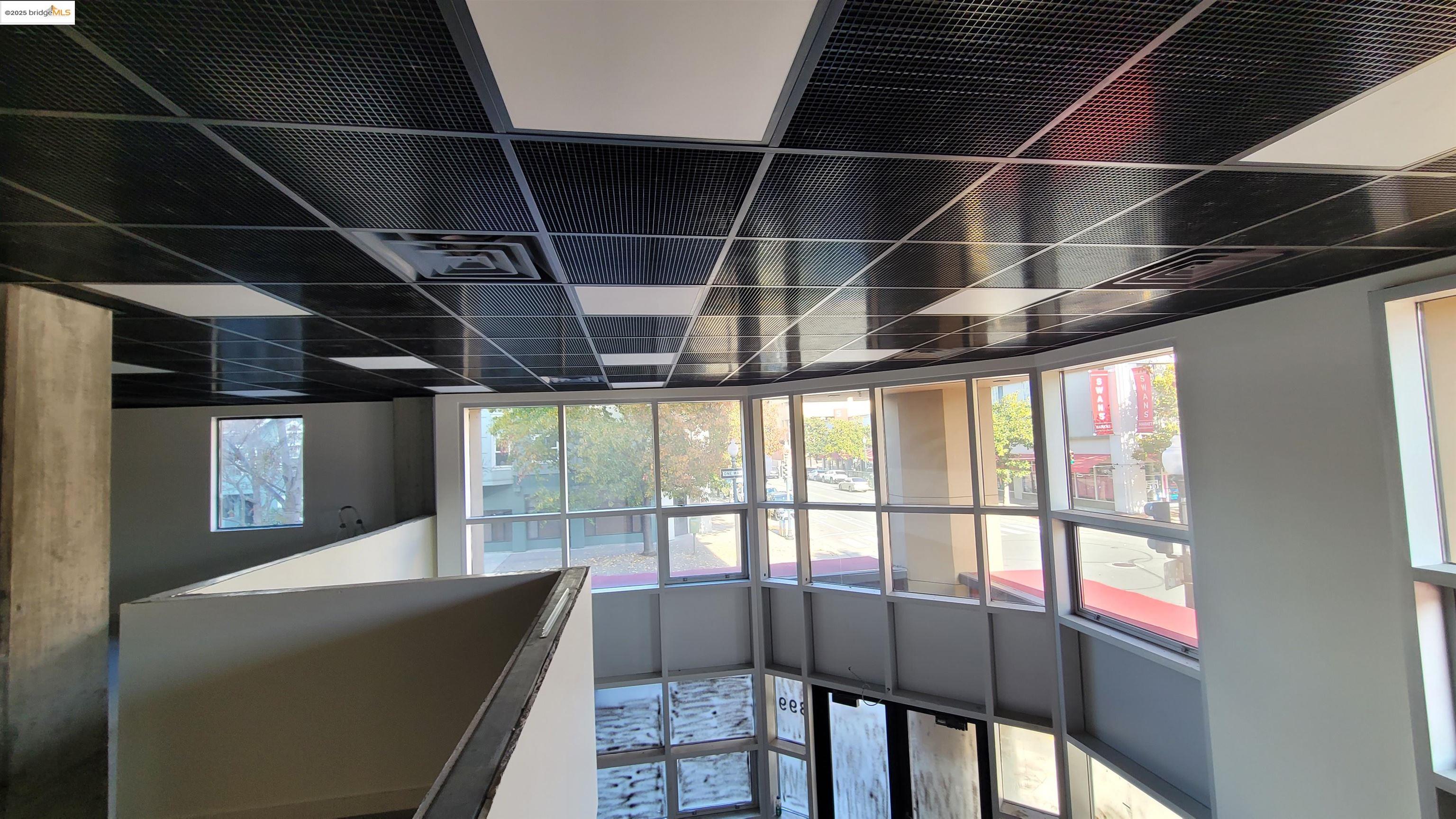 Detail Gallery Image 9 of 21 For 899 Clay St, Oakland,  CA 94607 - – Beds | – Baths