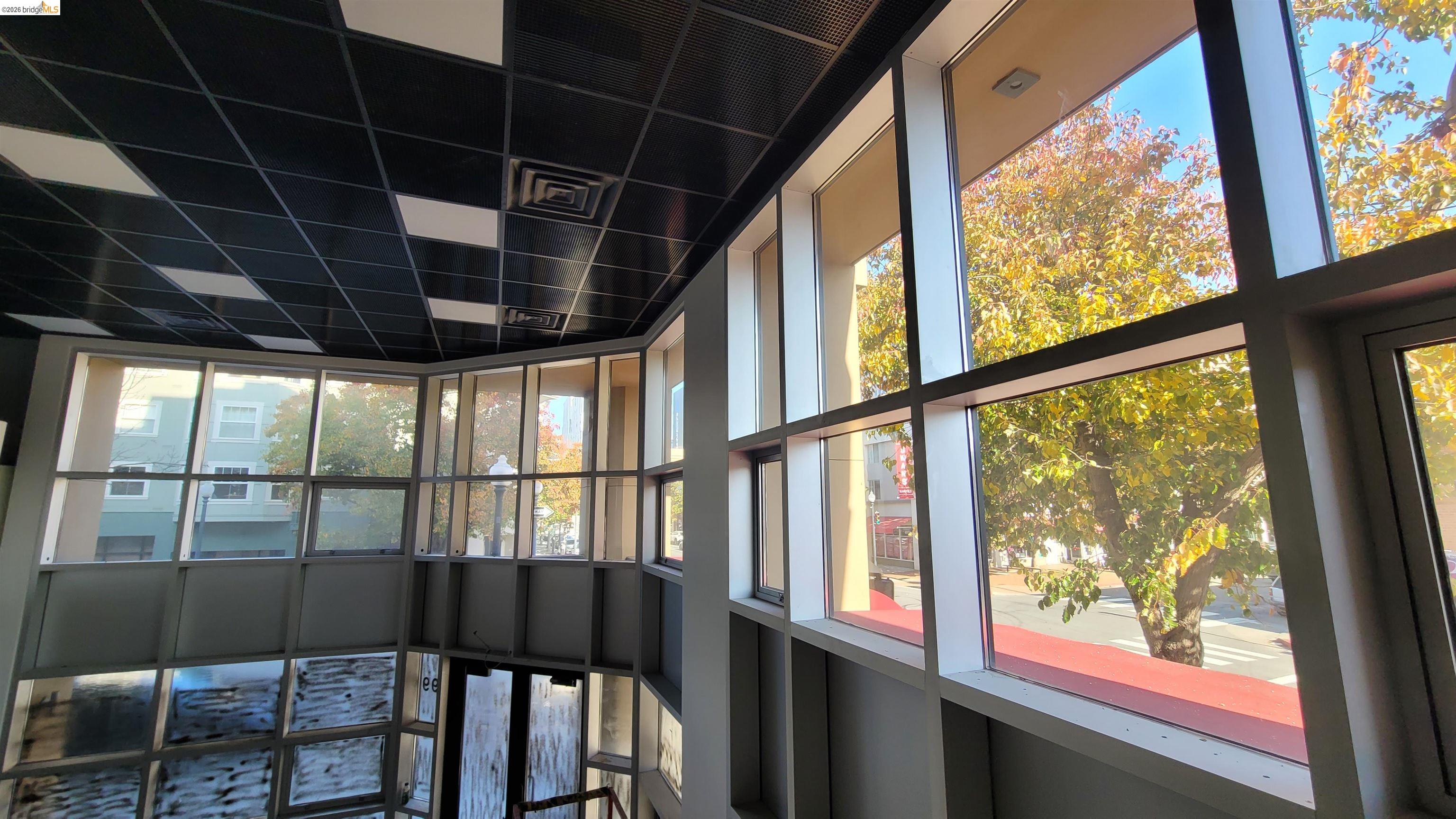 Detail Gallery Image 10 of 20 For 899 Clay St, Oakland,  CA 94607 - – Beds | – Baths