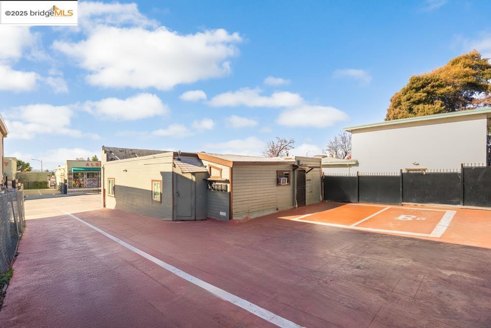 8016 Macarthur Blvd, Oakland CA 94605 — photo 4
