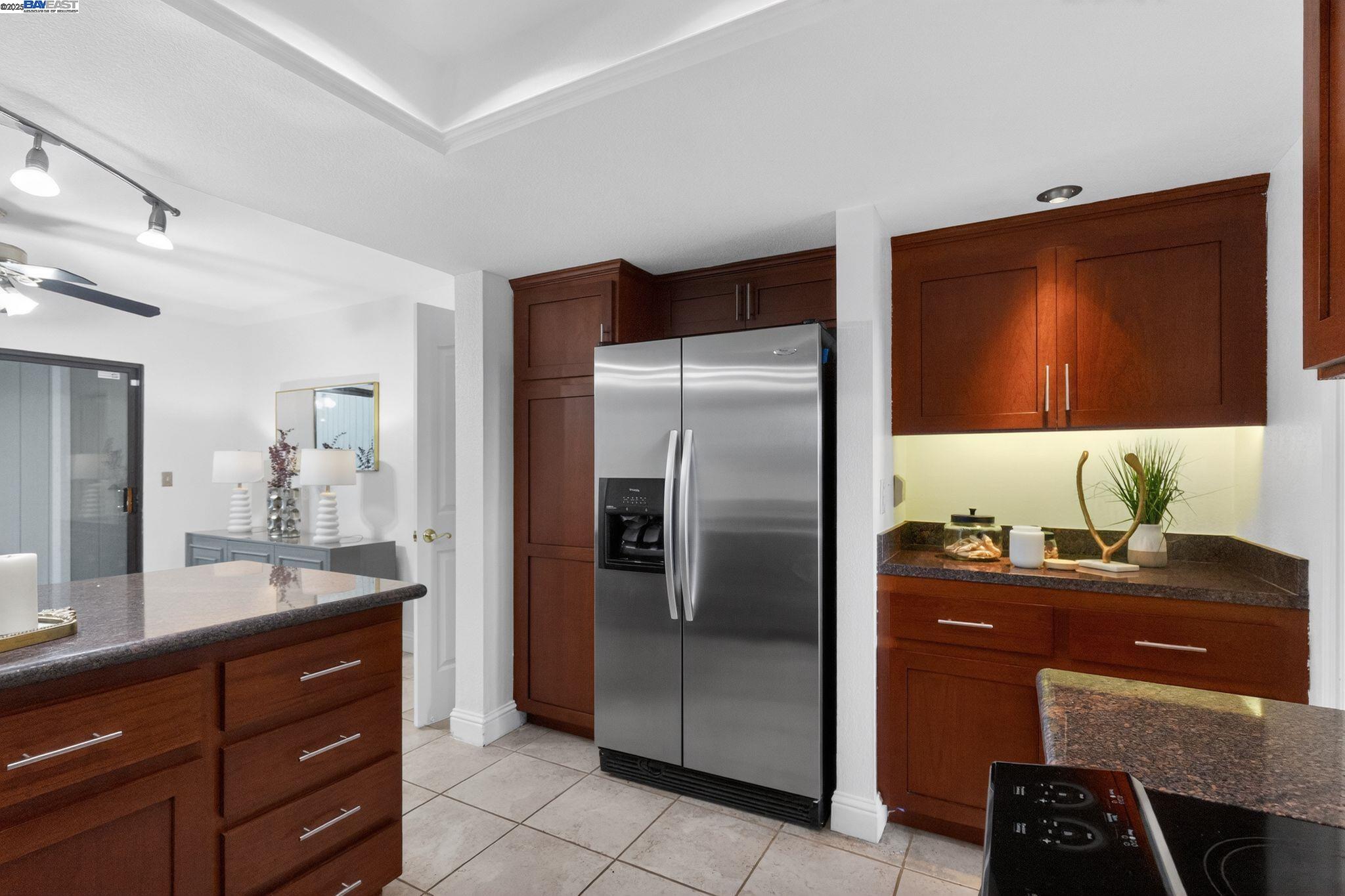 Detail Gallery Image 11 of 45 For 7210 Valley View Ct, Pleasanton,  CA 94588 - 4 Beds | 2/1 Baths