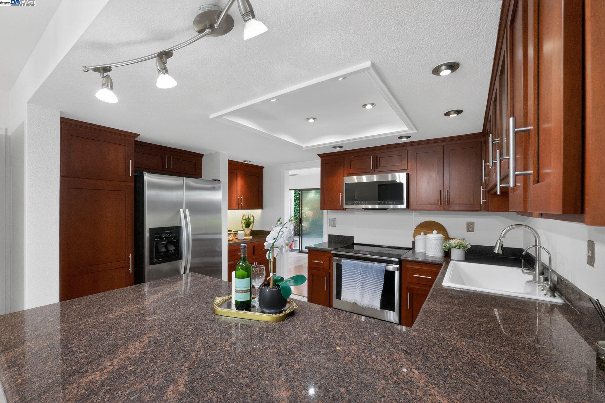 Detail Gallery Image 12 of 45 For 7210 Valley View Ct, Pleasanton,  CA 94588 - 4 Beds | 2/1 Baths