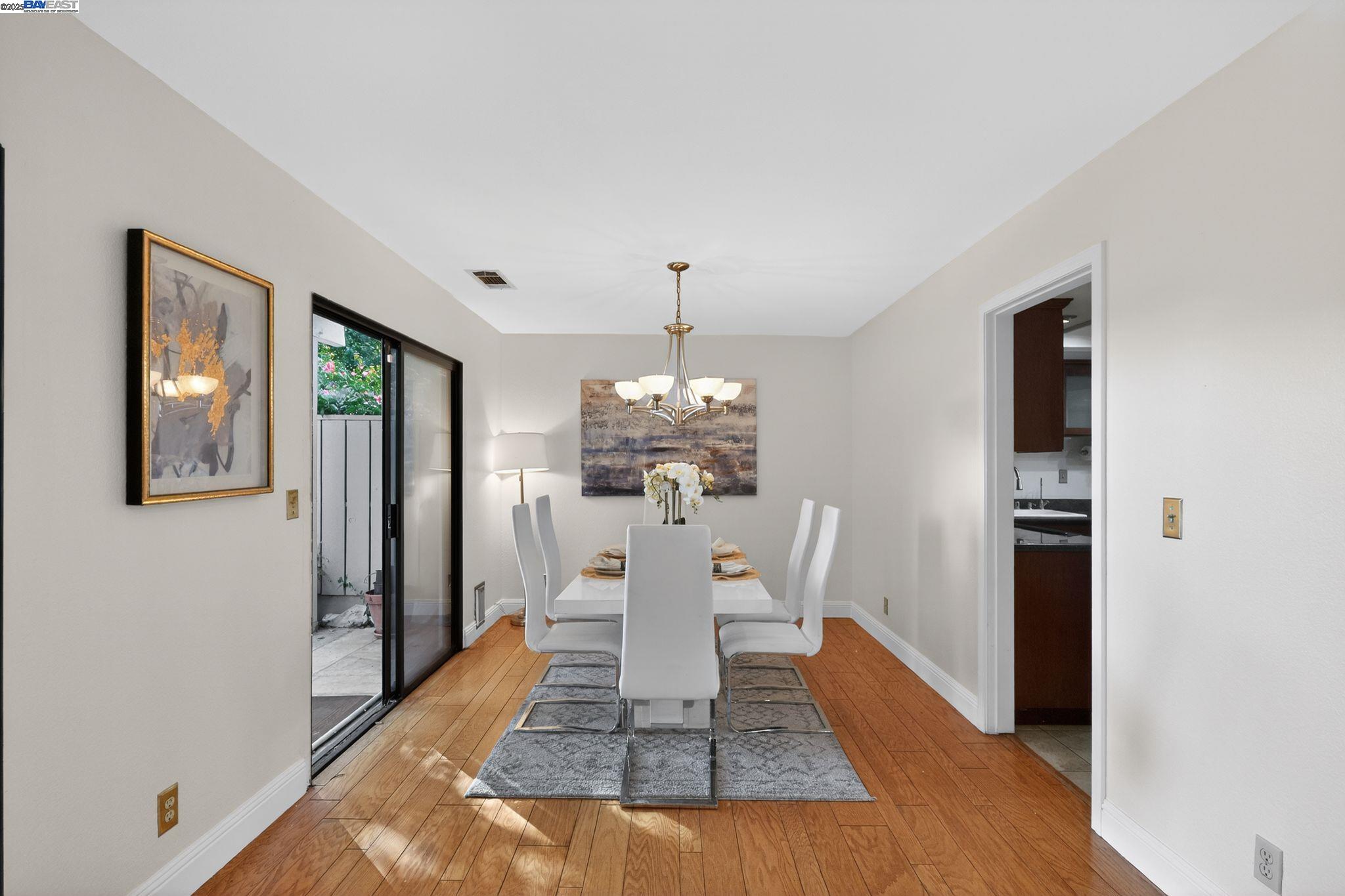 Detail Gallery Image 14 of 45 For 7210 Valley View Ct, Pleasanton,  CA 94588 - 4 Beds | 2/1 Baths