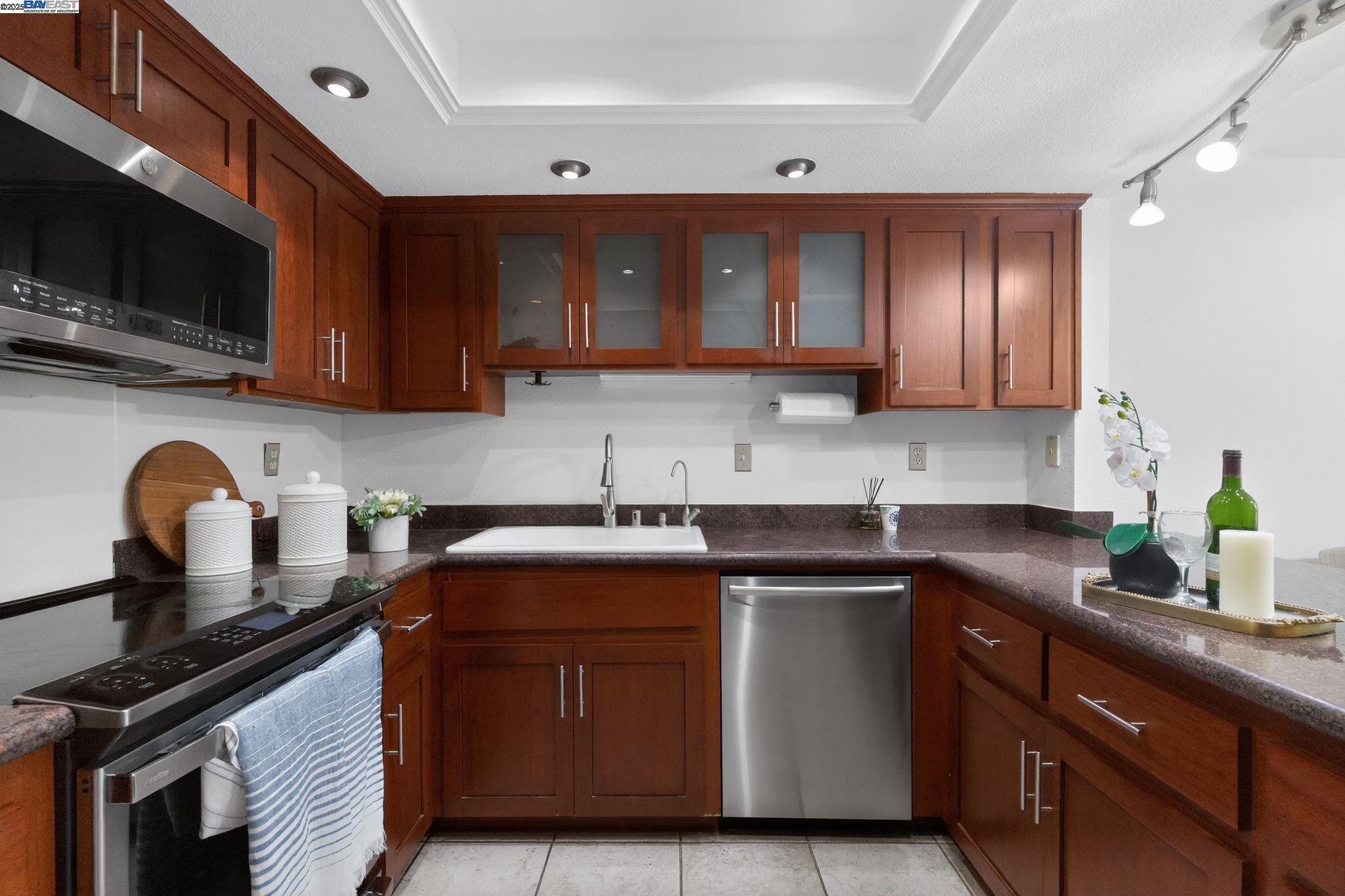 Detail Gallery Image 10 of 45 For 7210 Valley View Ct, Pleasanton,  CA 94588 - 4 Beds | 2/1 Baths