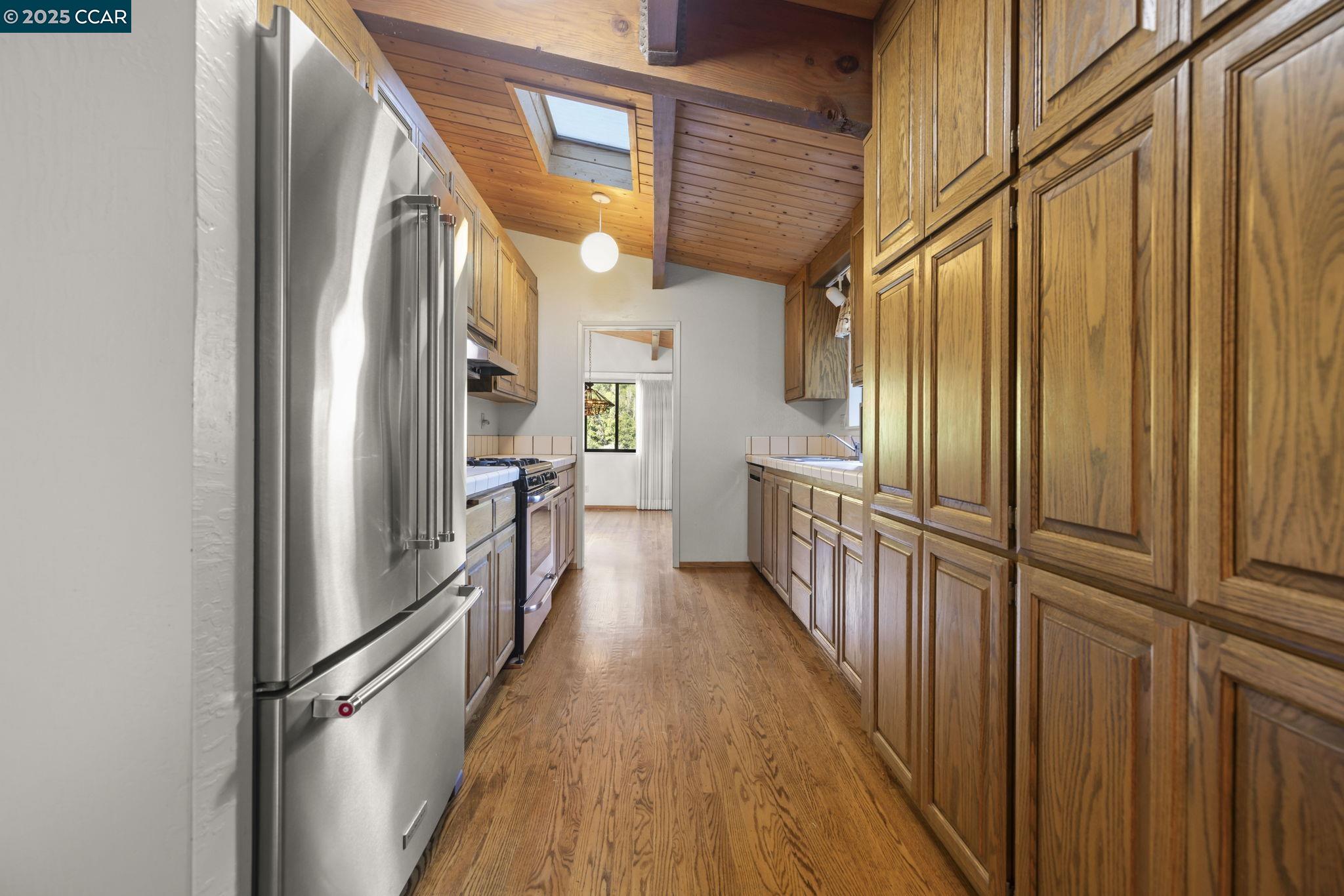 Detail Gallery Image 14 of 47 For 1383 Alvarado Rd, Berkeley,  CA 94705 - 4 Beds | 3/1 Baths