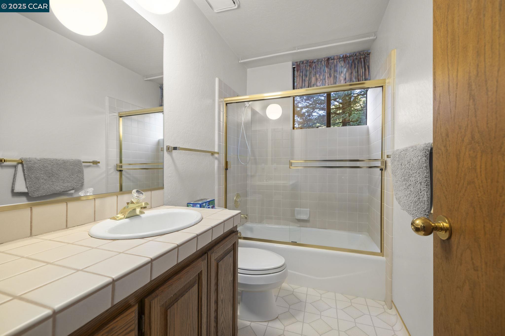 Detail Gallery Image 26 of 47 For 1383 Alvarado Rd, Berkeley,  CA 94705 - 4 Beds | 3/1 Baths