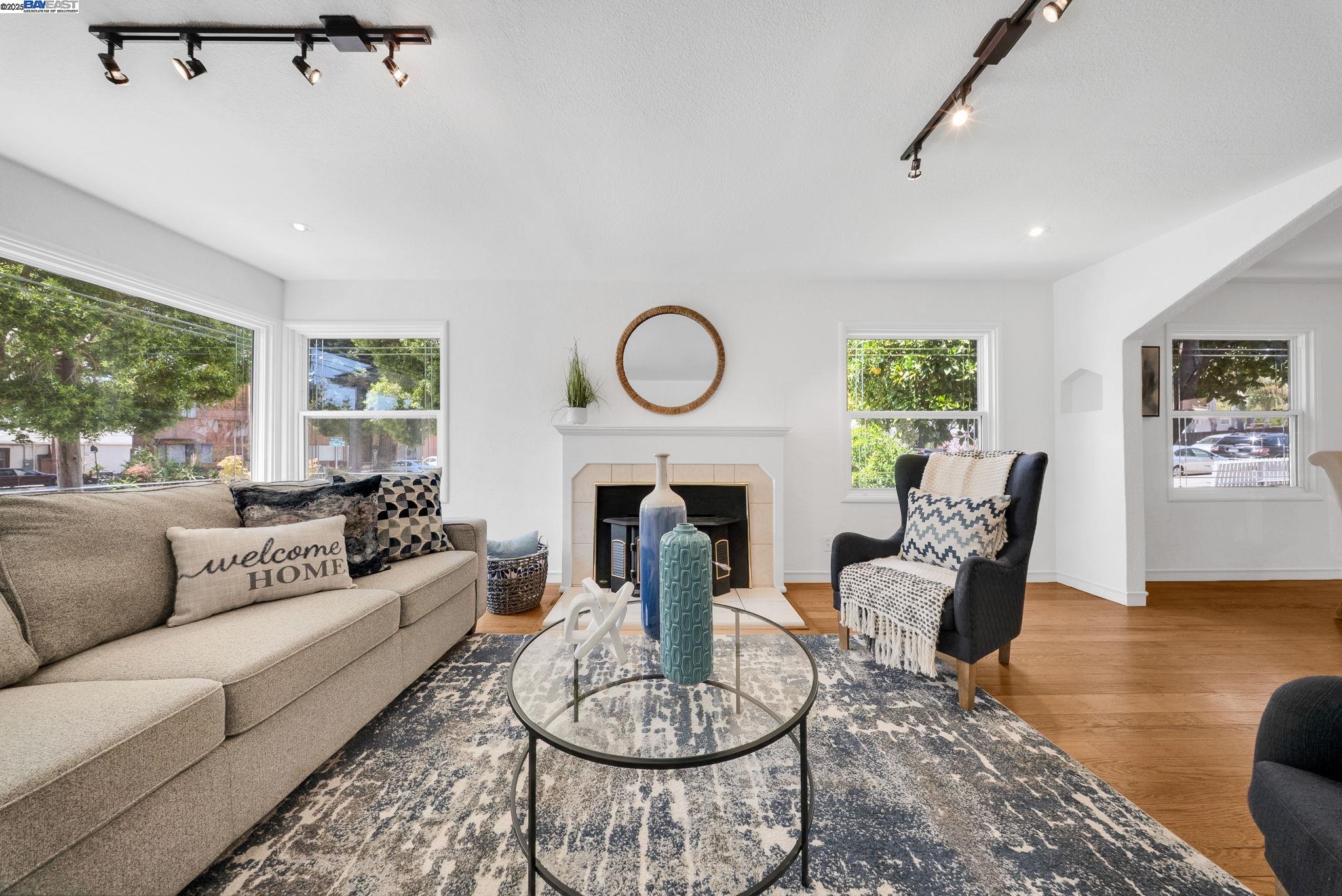 Detail Gallery Image 2 of 38 For 205 Julius Street, San Leandro,  CA 94577 - 2 Beds | 1 Baths