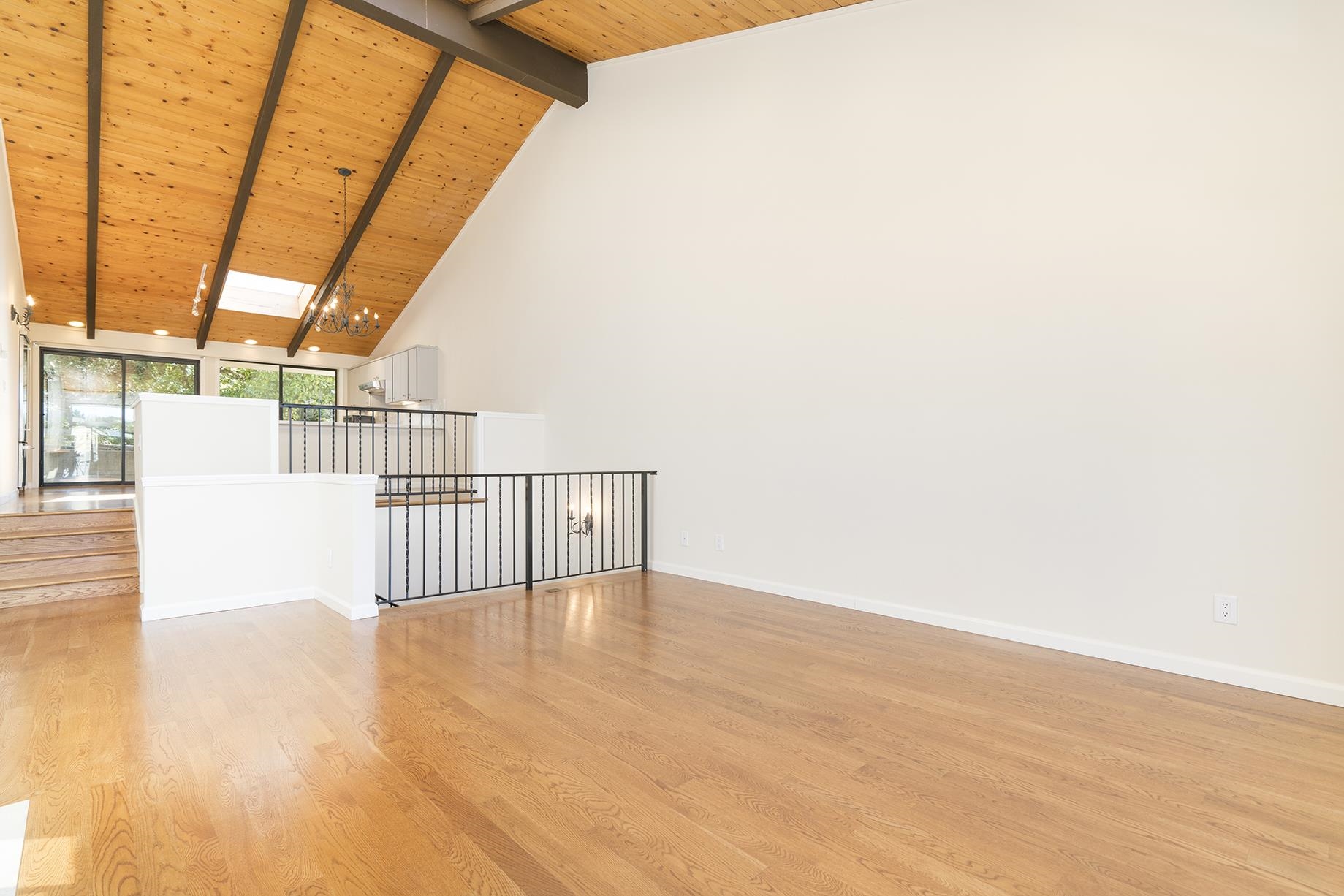 Detail Gallery Image 12 of 33 For 1881 Grand View Drive, Oakland,  CA 94618 - 2 Beds | 2/1 Baths