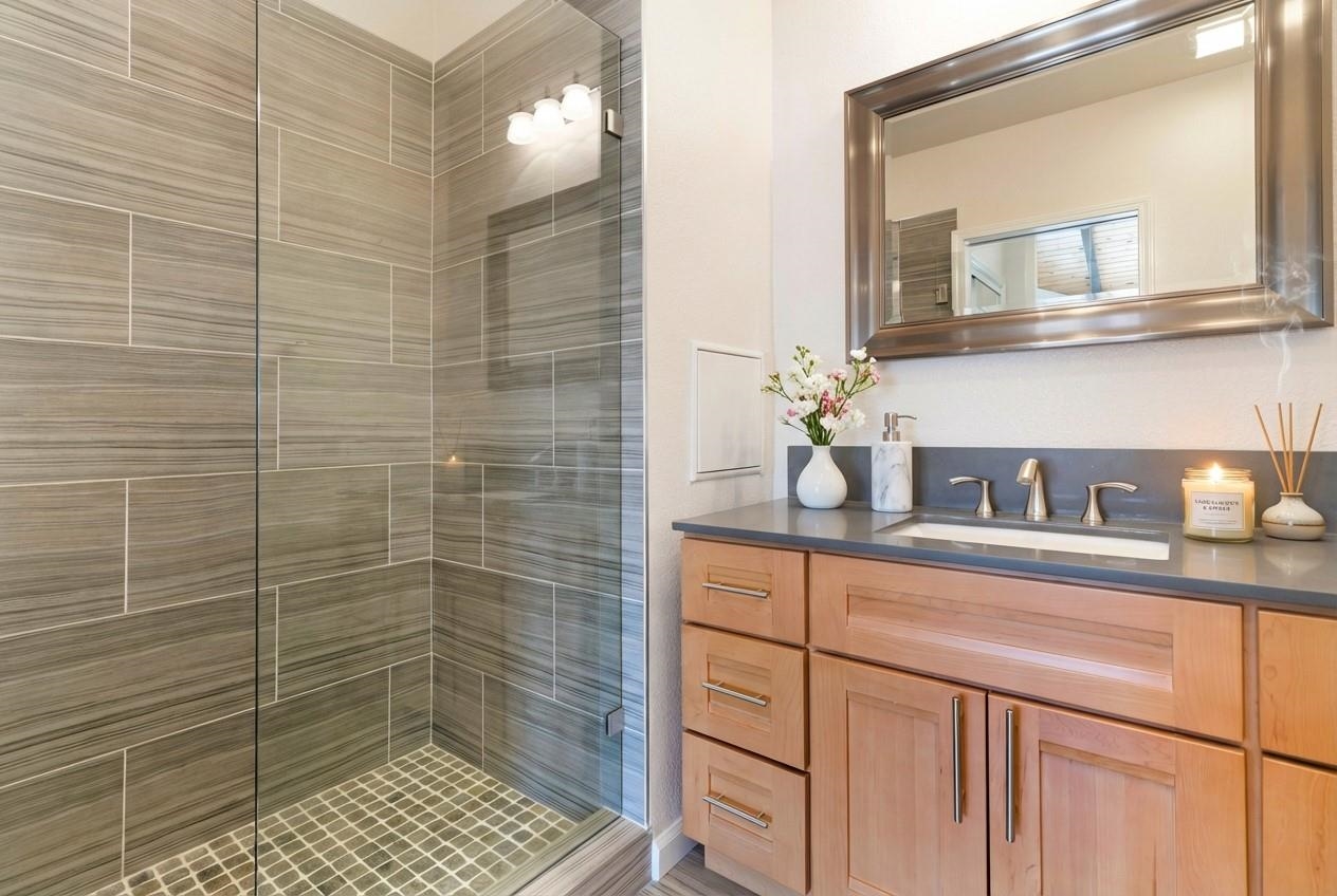 Detail Gallery Image 20 of 33 For 1881 Grand View Drive, Oakland,  CA 94618 - 2 Beds | 2/1 Baths