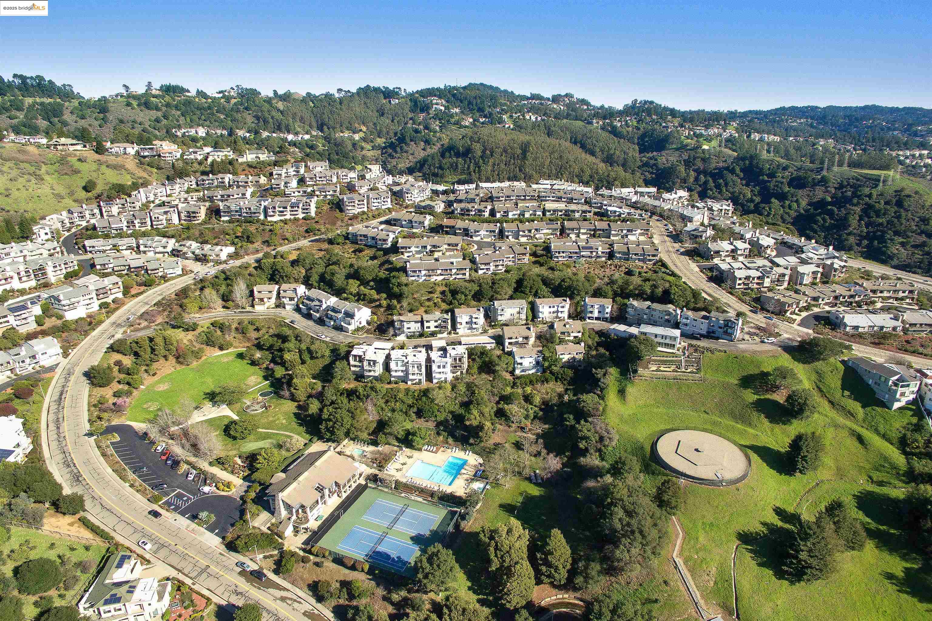 Detail Gallery Image 3 of 33 For 1881 Grand View Drive, Oakland,  CA 94618 - 2 Beds | 2/1 Baths