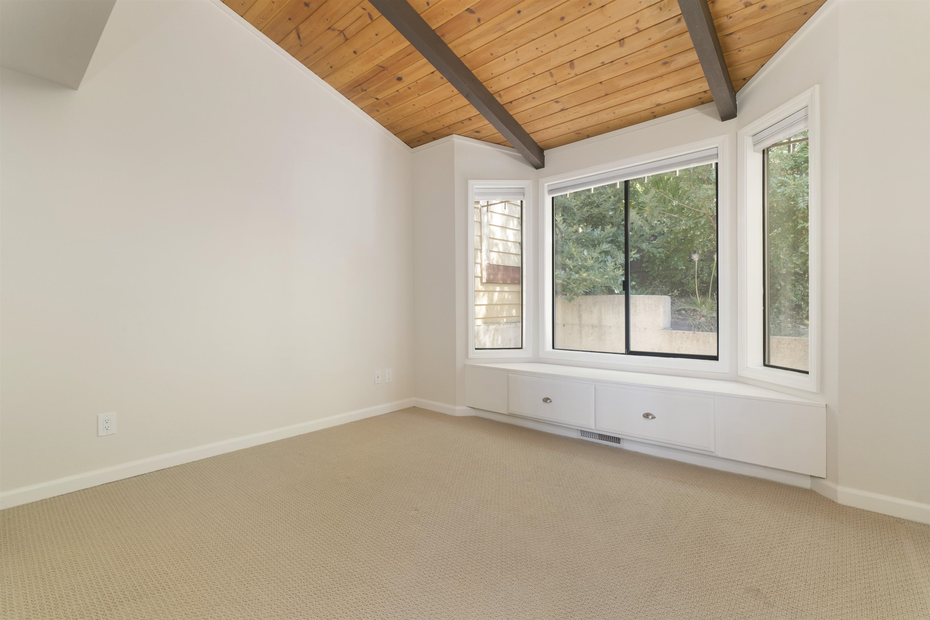 Detail Gallery Image 23 of 33 For 1881 Grand View Drive, Oakland,  CA 94618 - 2 Beds | 2/1 Baths