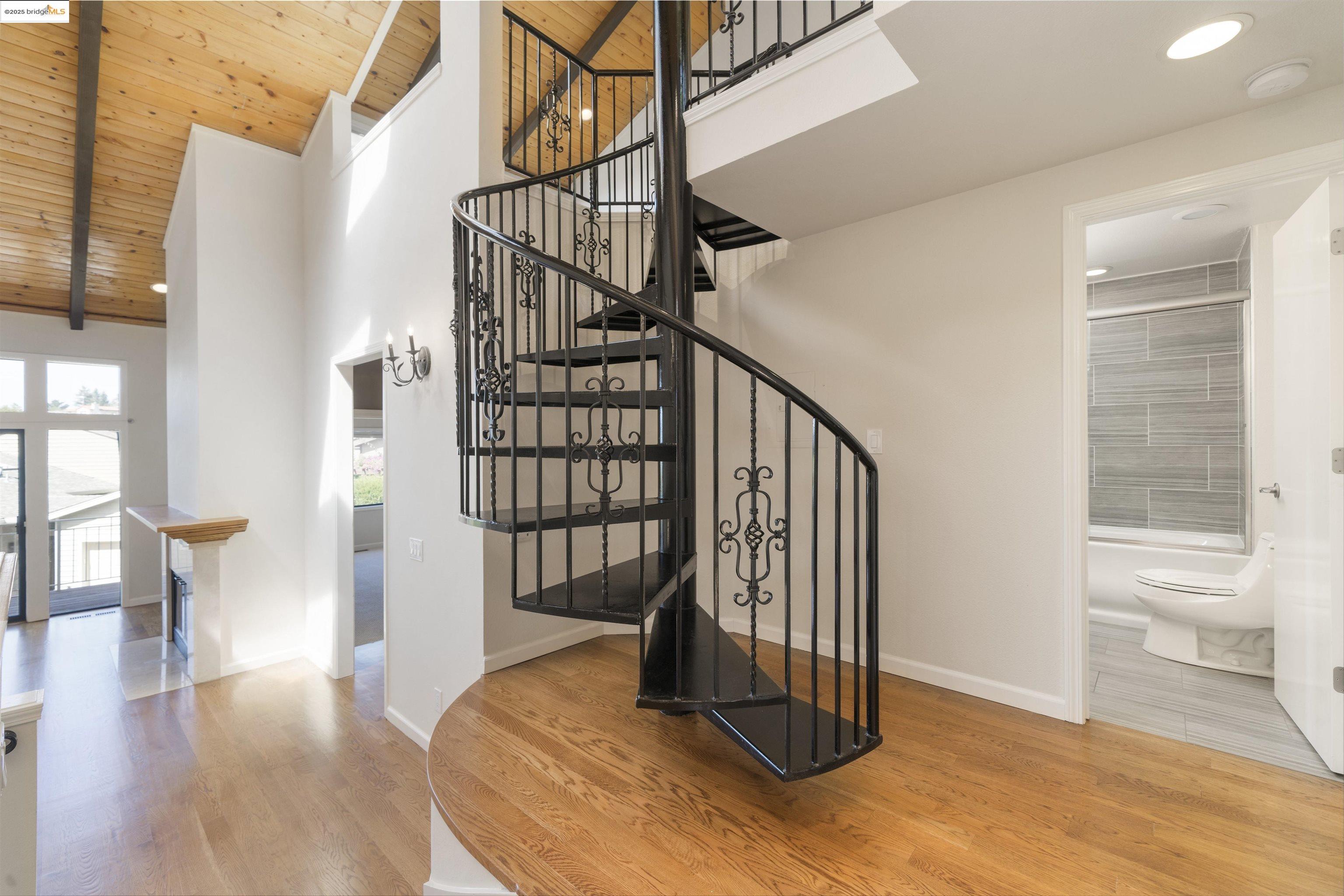 Detail Gallery Image 27 of 33 For 1881 Grand View Drive, Oakland,  CA 94618 - 2 Beds | 2/1 Baths