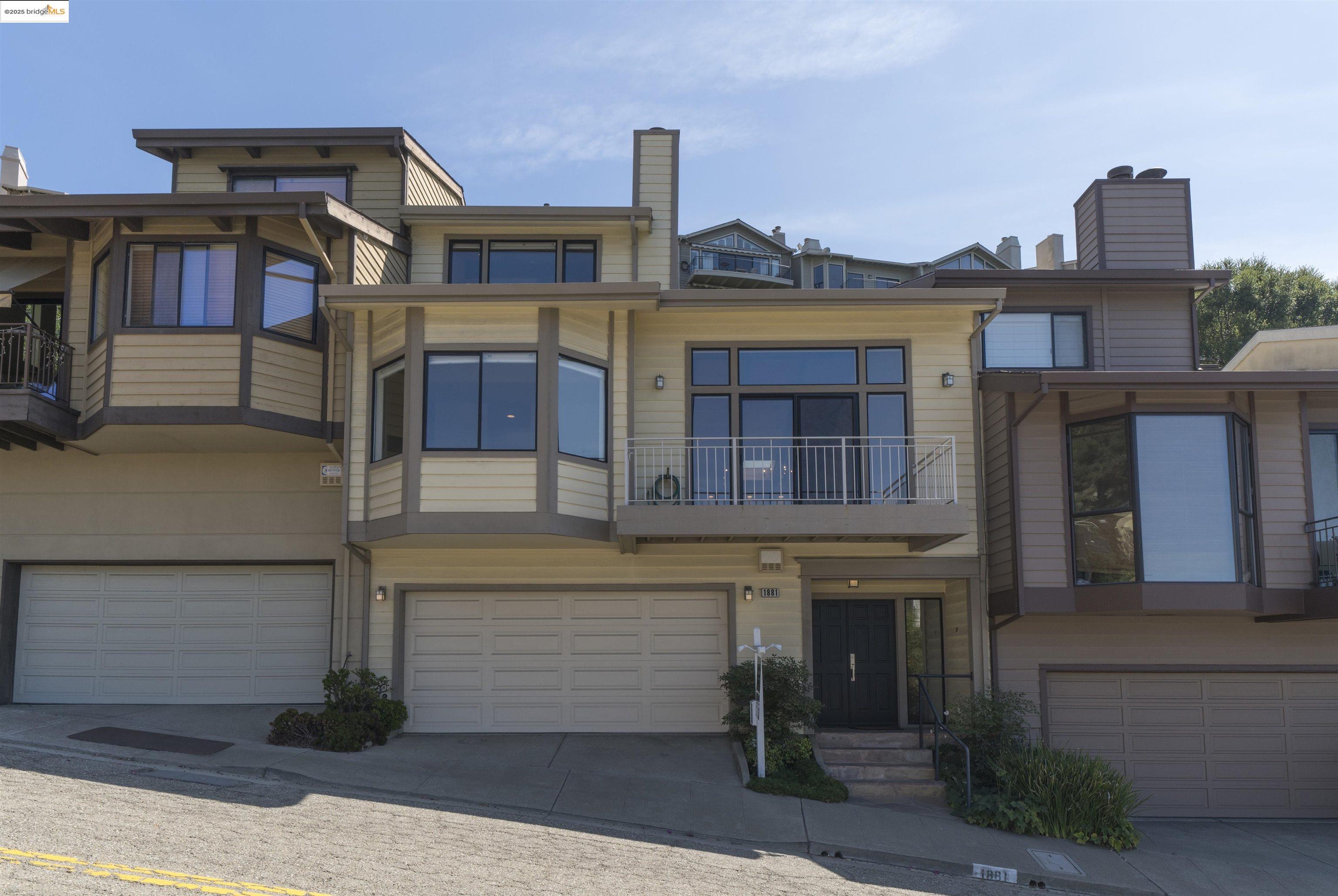 Detail Gallery Image 4 of 33 For 1881 Grand View Drive, Oakland,  CA 94618 - 2 Beds | 2/1 Baths