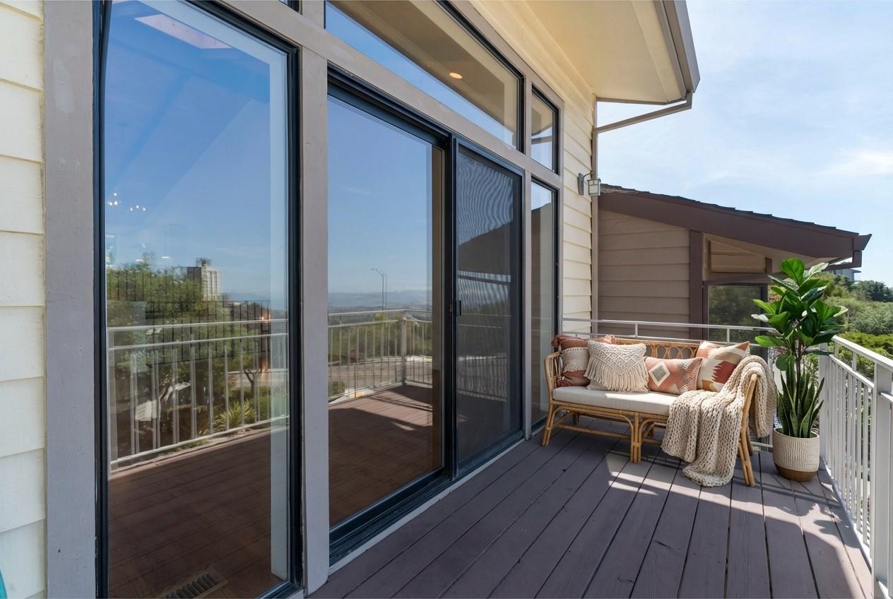 Detail Gallery Image 7 of 33 For 1881 Grand View Drive, Oakland,  CA 94618 - 2 Beds | 2/1 Baths