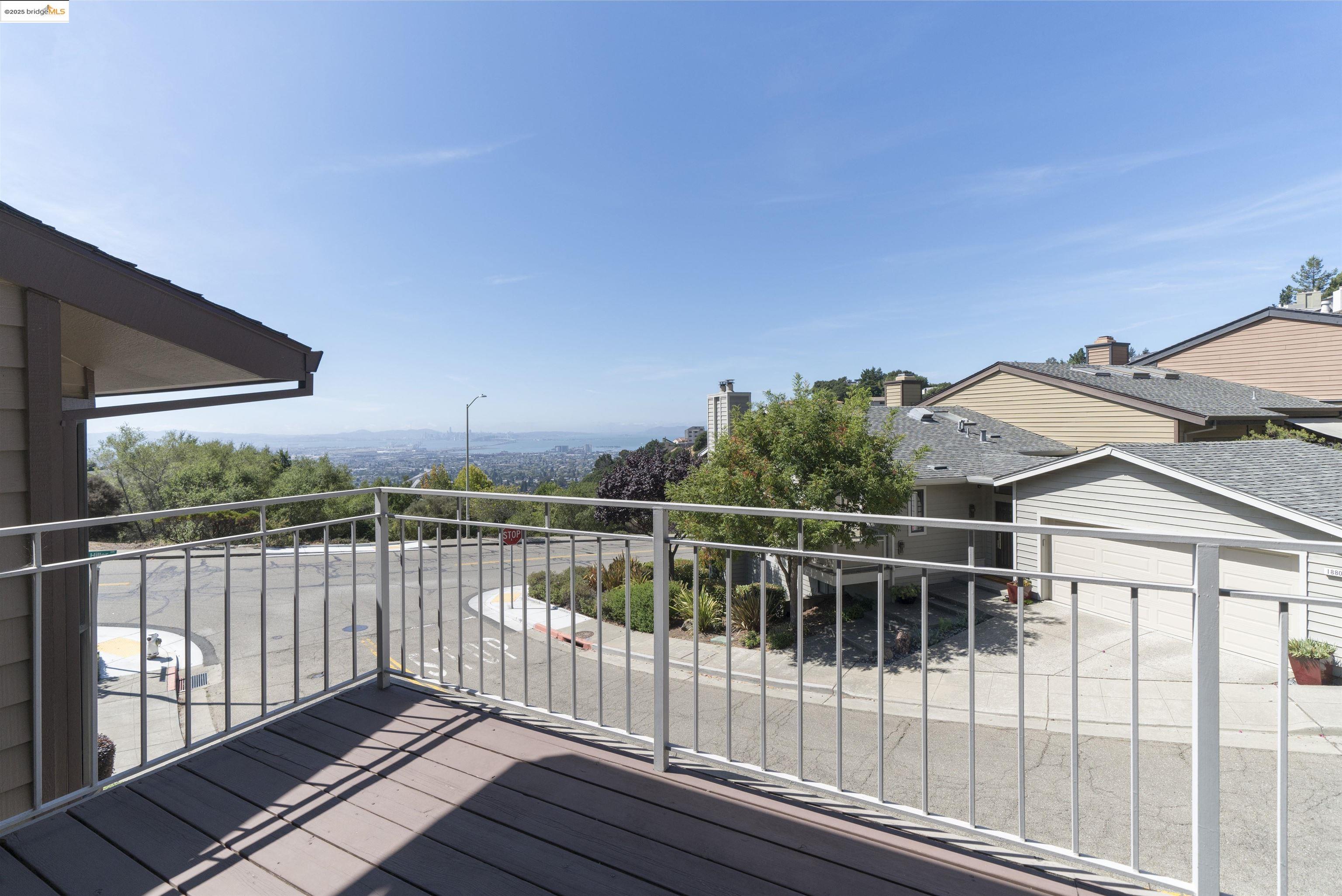 Detail Gallery Image 8 of 33 For 1881 Grand View Drive, Oakland,  CA 94618 - 2 Beds | 2/1 Baths
